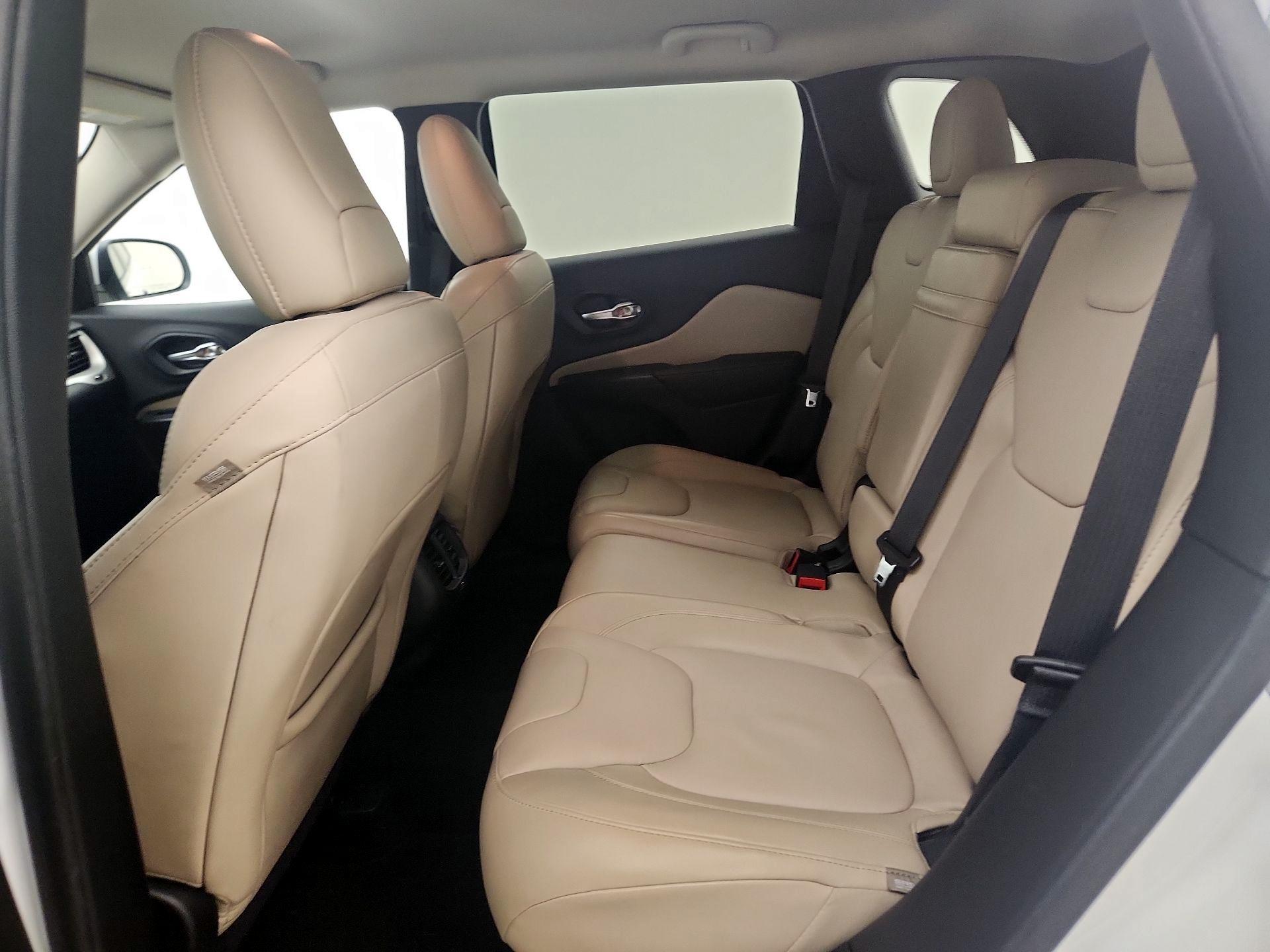 Thumbnail: 2016 Jeep Cherokee - 20