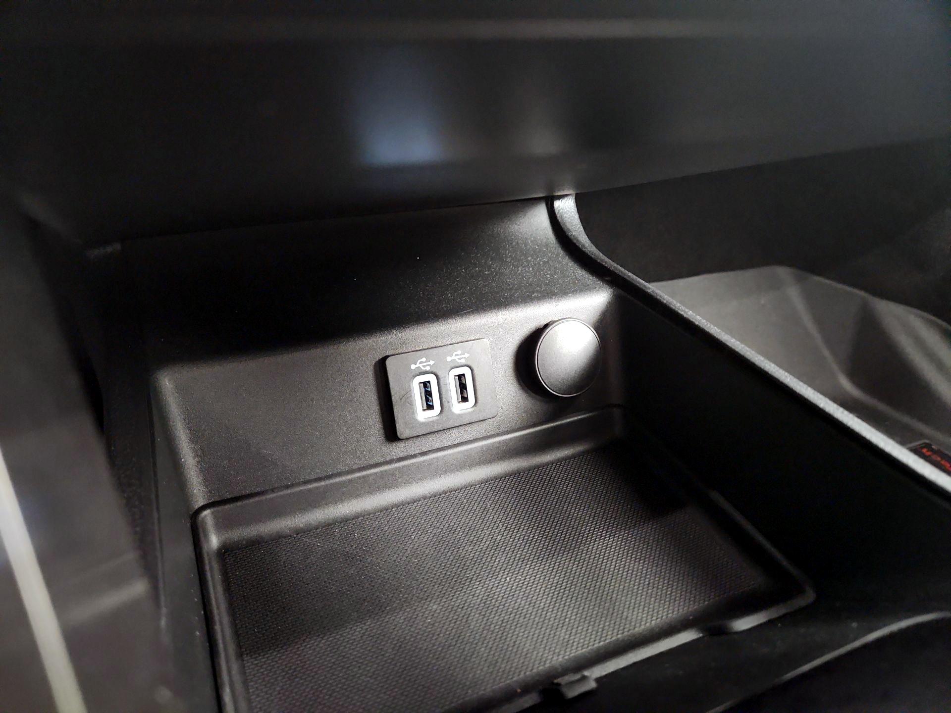 Thumbnail: 2020 Ford Fusion - 18