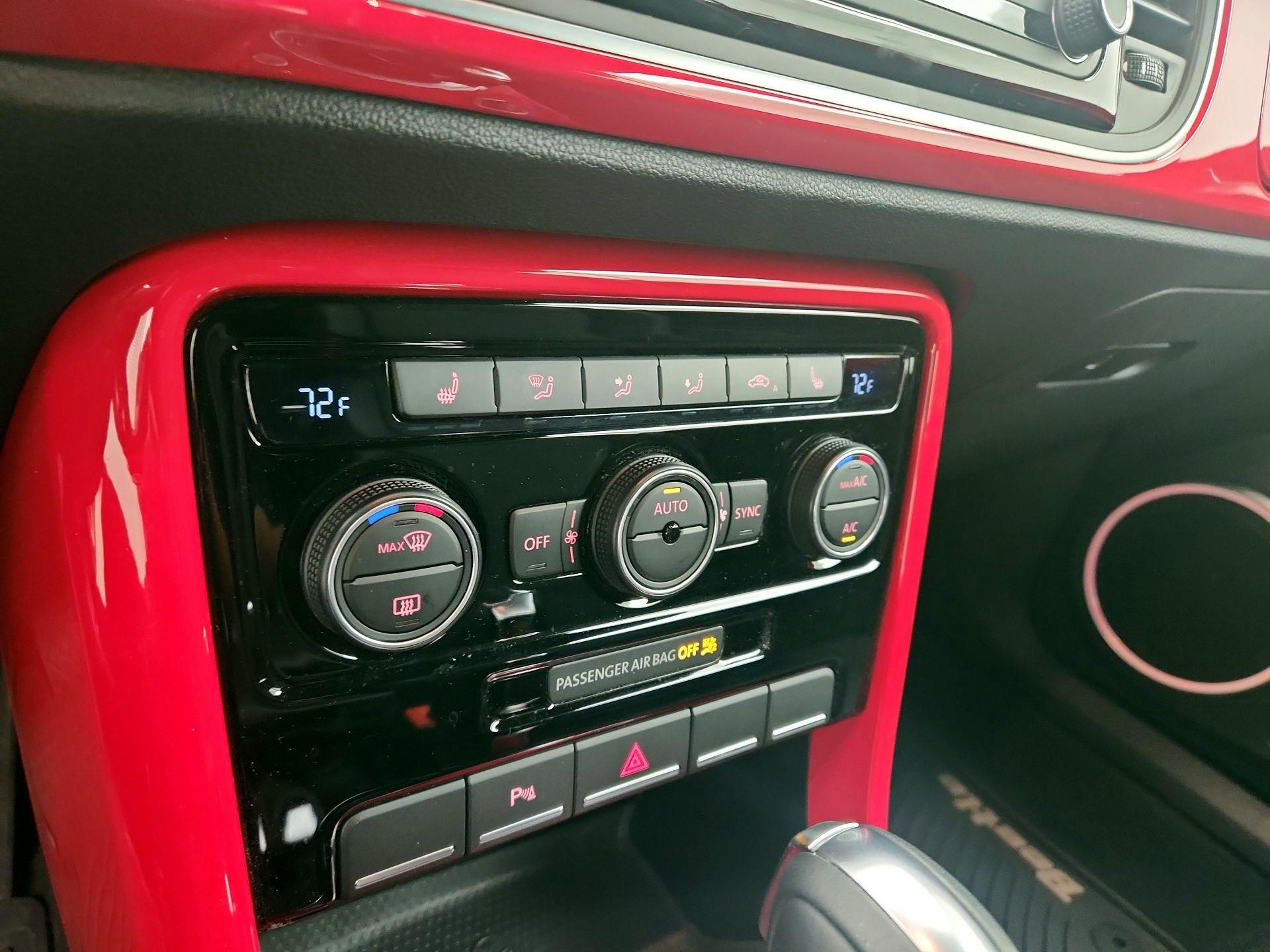 Thumbnail: 2019 Volkswagen Beetle - 17