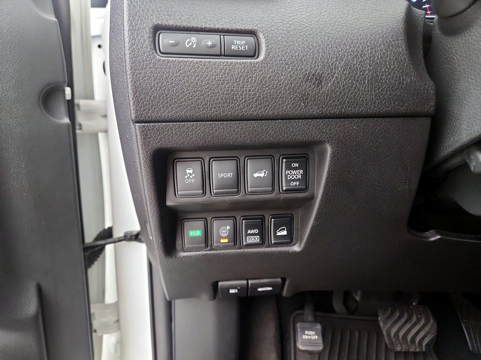 Thumbnail: 2016 Nissan Rogue - 13