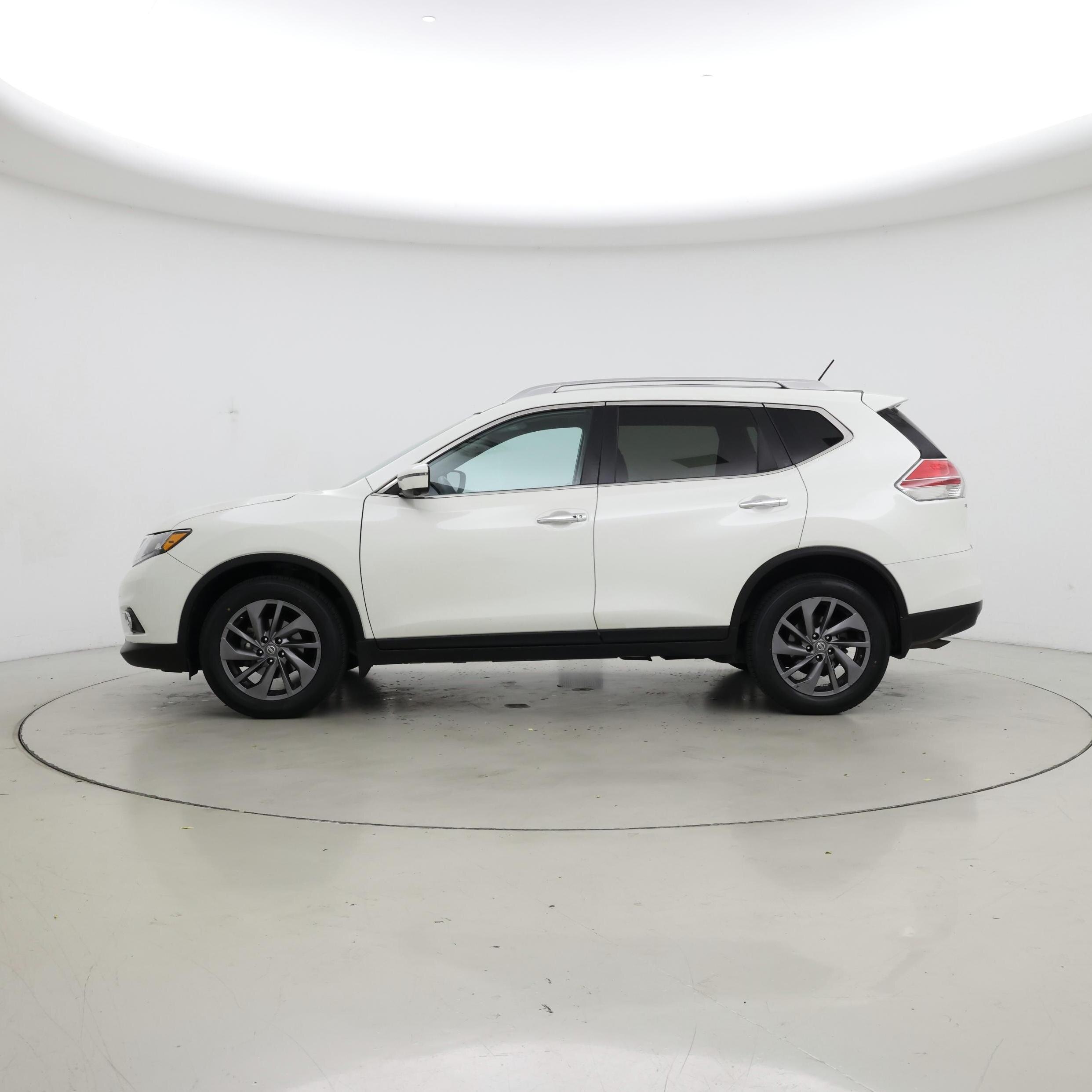 Thumbnail: 2016 Nissan Rogue - 3