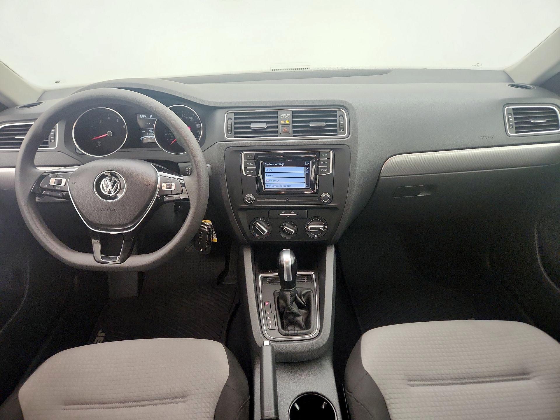 Thumbnail: 2017 Volkswagen Jetta - 9