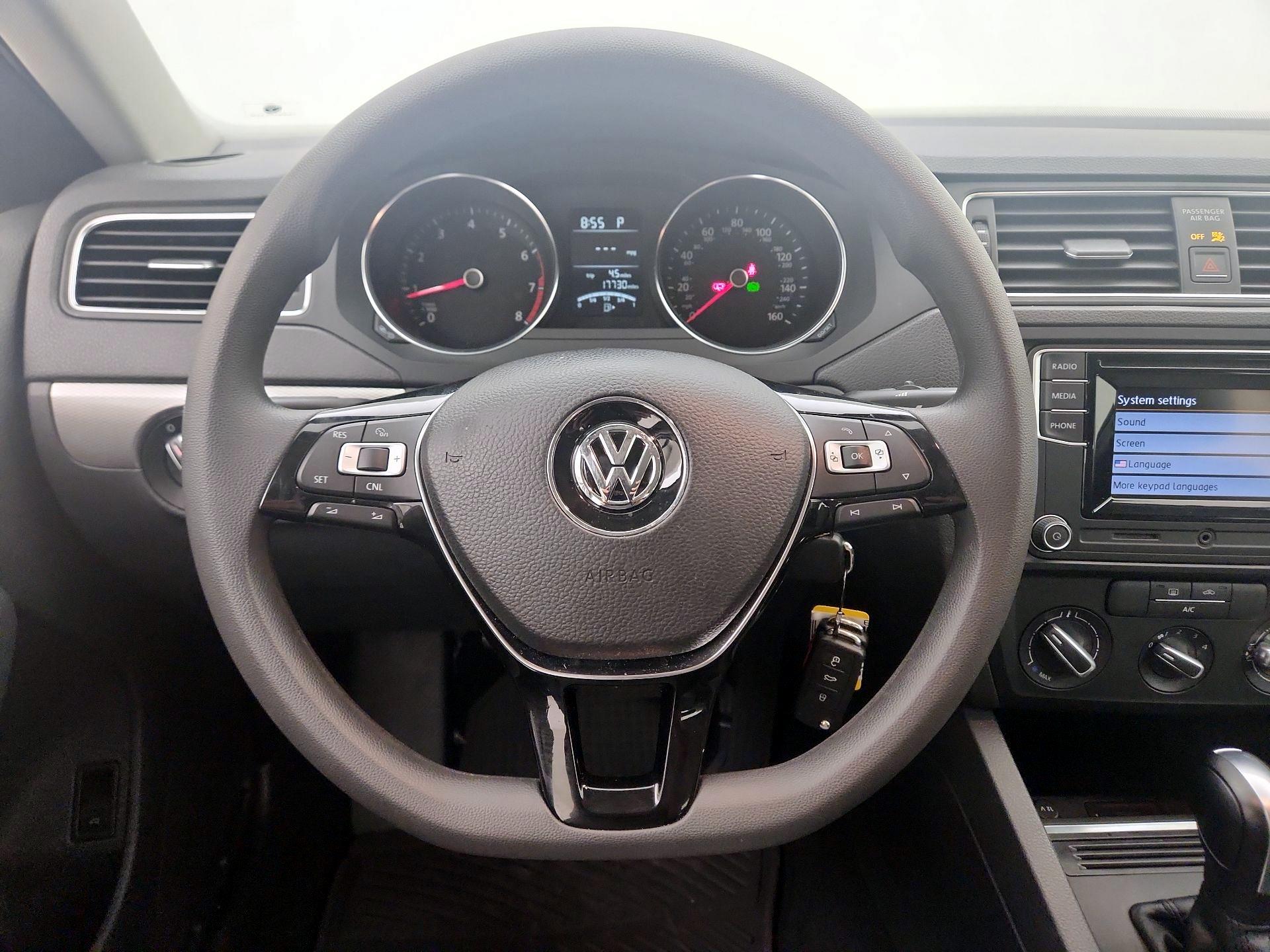 Thumbnail: 2017 Volkswagen Jetta - 10