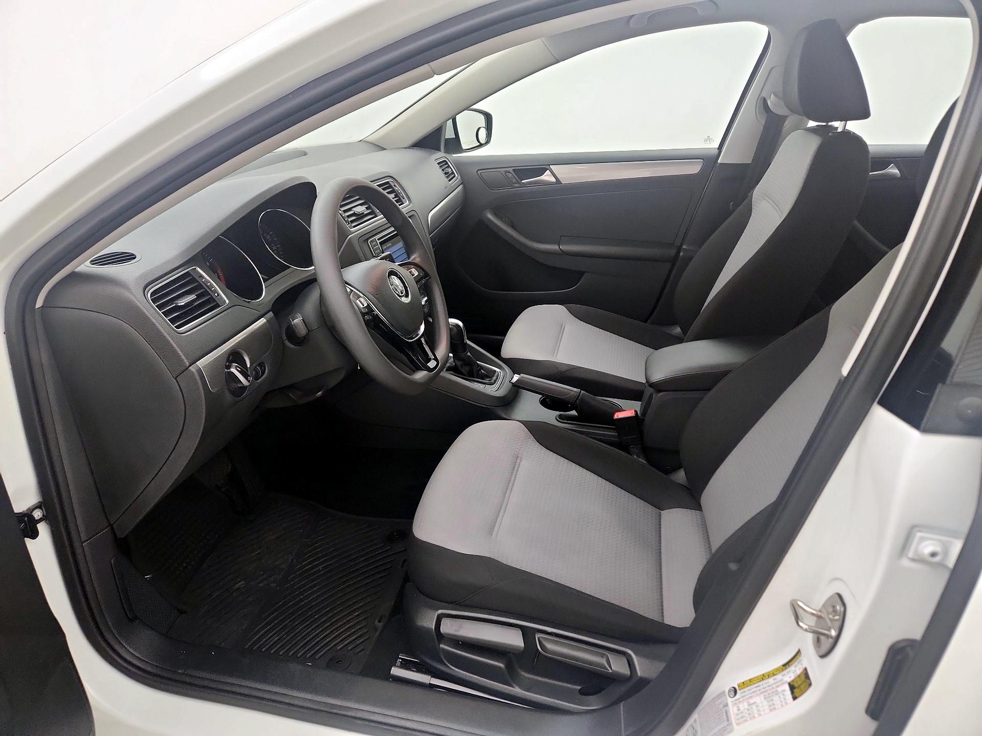 Thumbnail: 2017 Volkswagen Jetta - 11