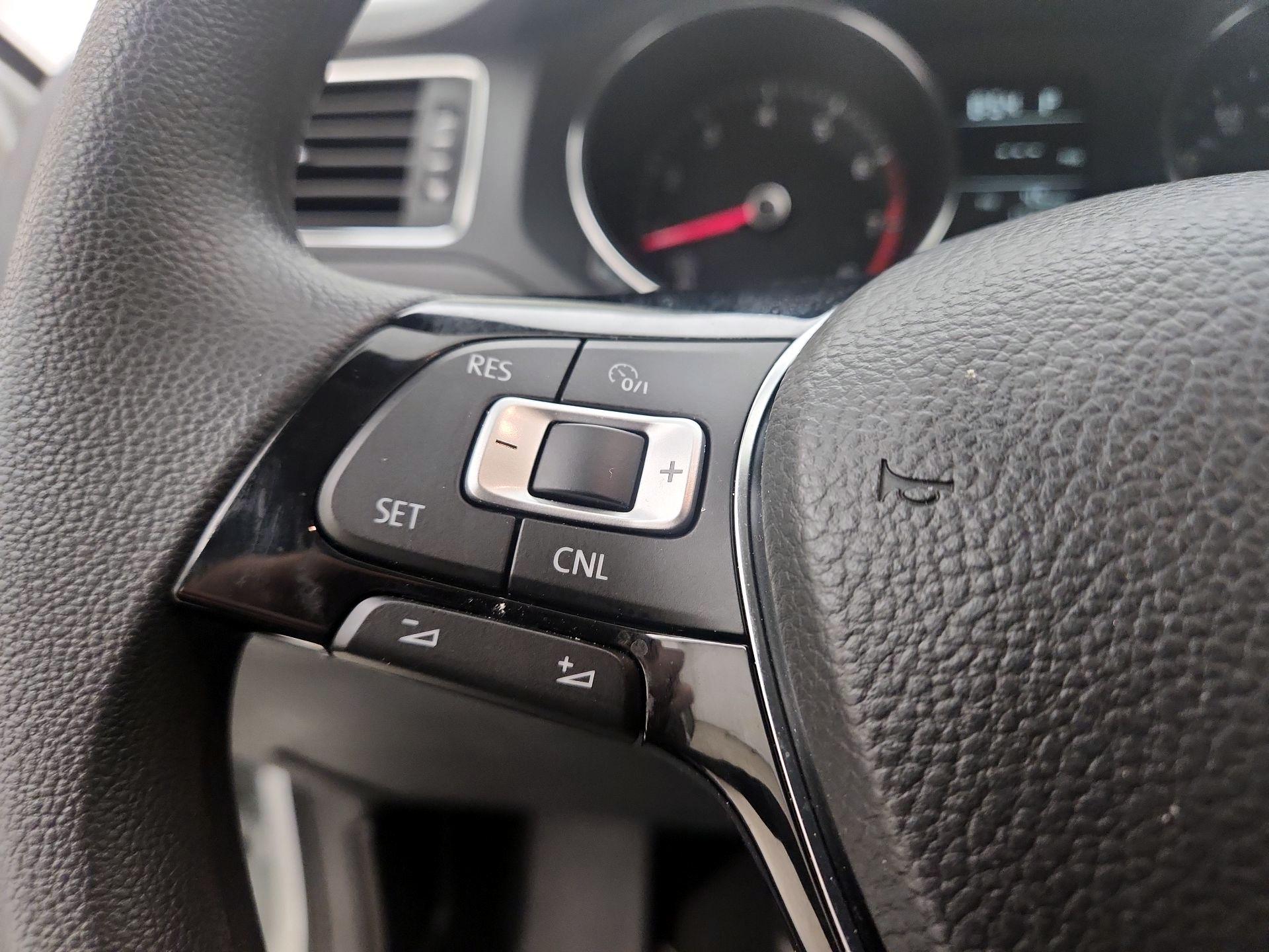 Thumbnail: 2017 Volkswagen Jetta - 13