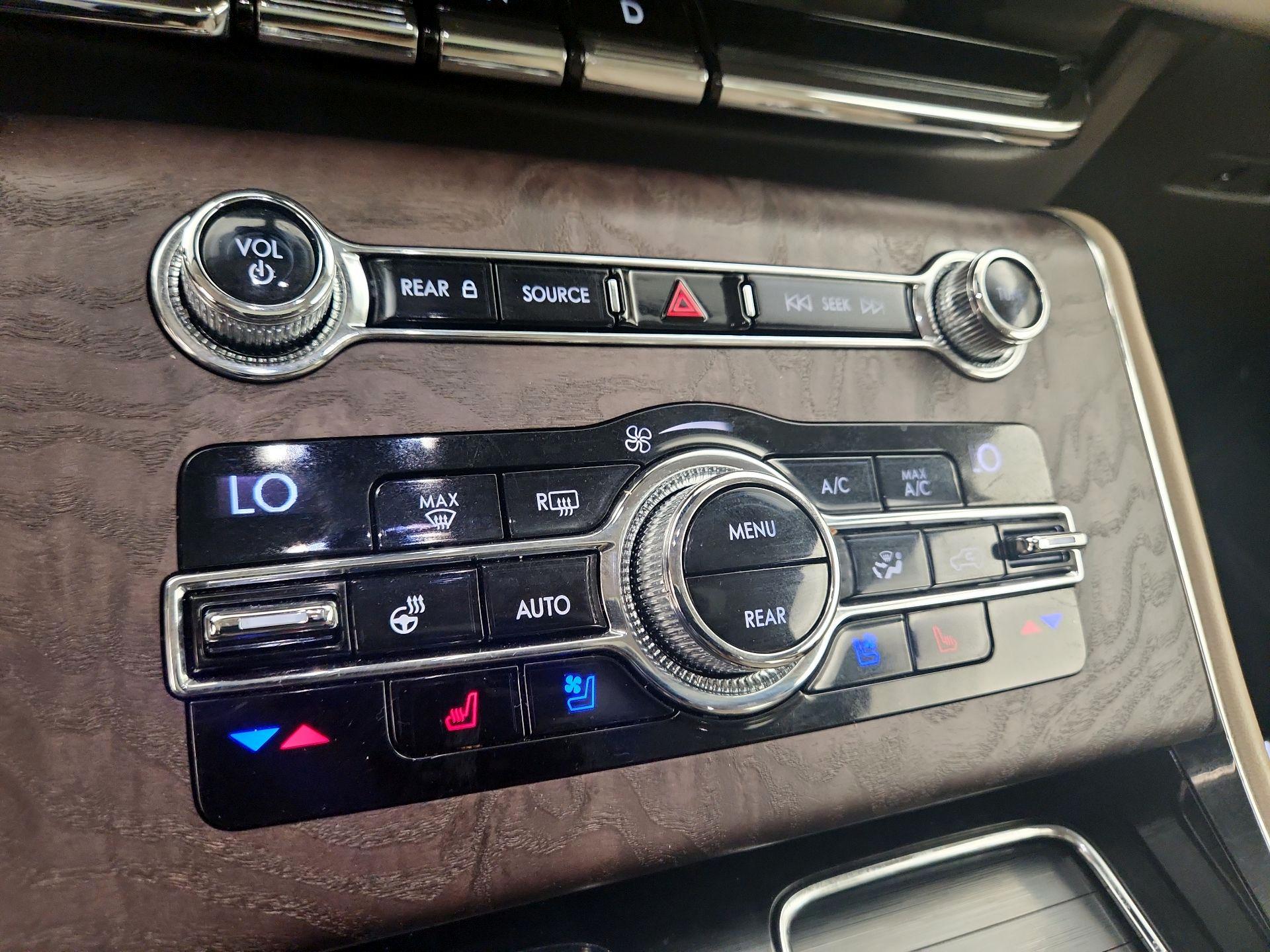 Thumbnail: 2020 Lincoln Aviator - 17