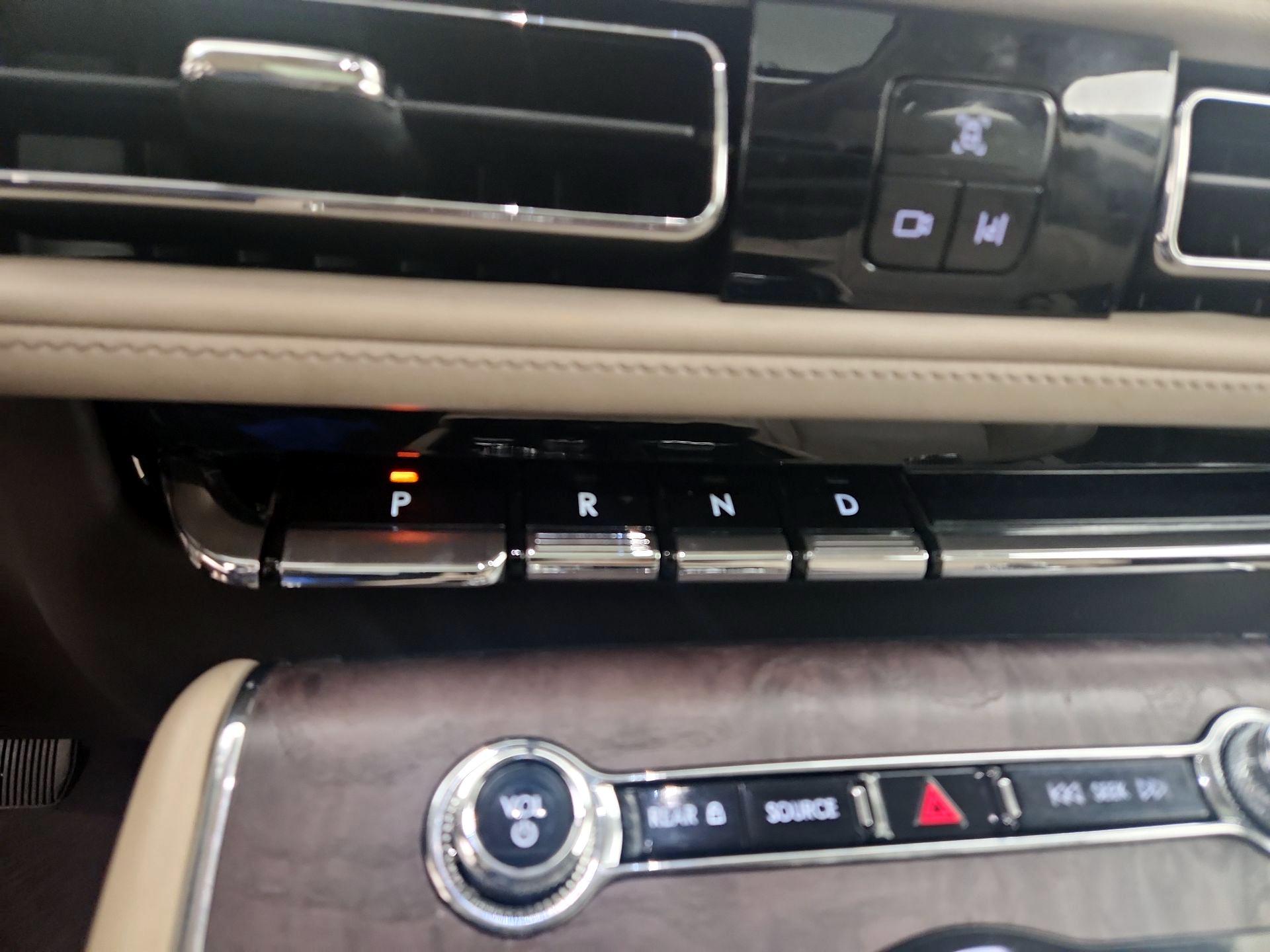 Thumbnail: 2020 Lincoln Aviator - 18