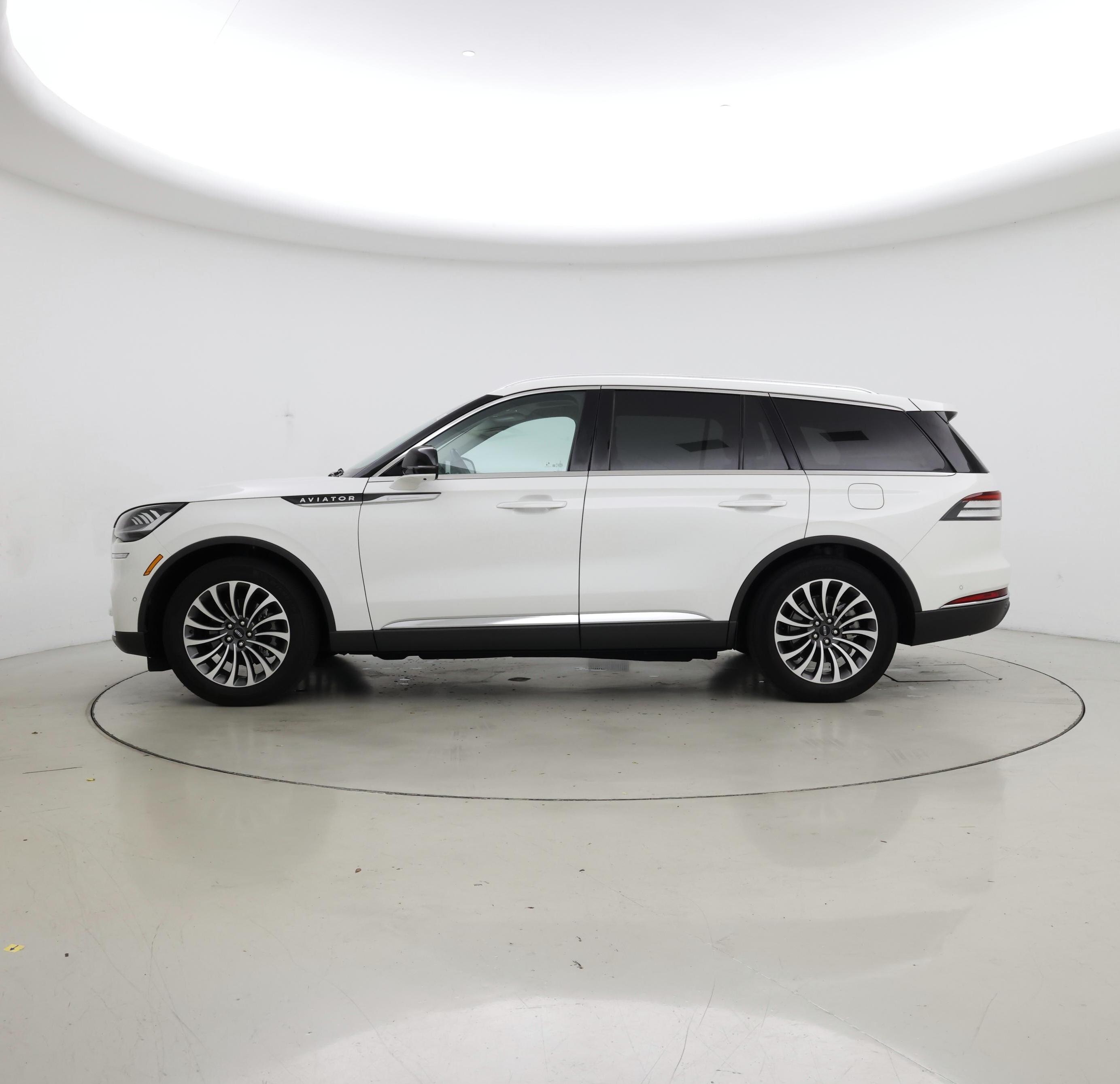 Thumbnail: 2020 Lincoln Aviator - 3