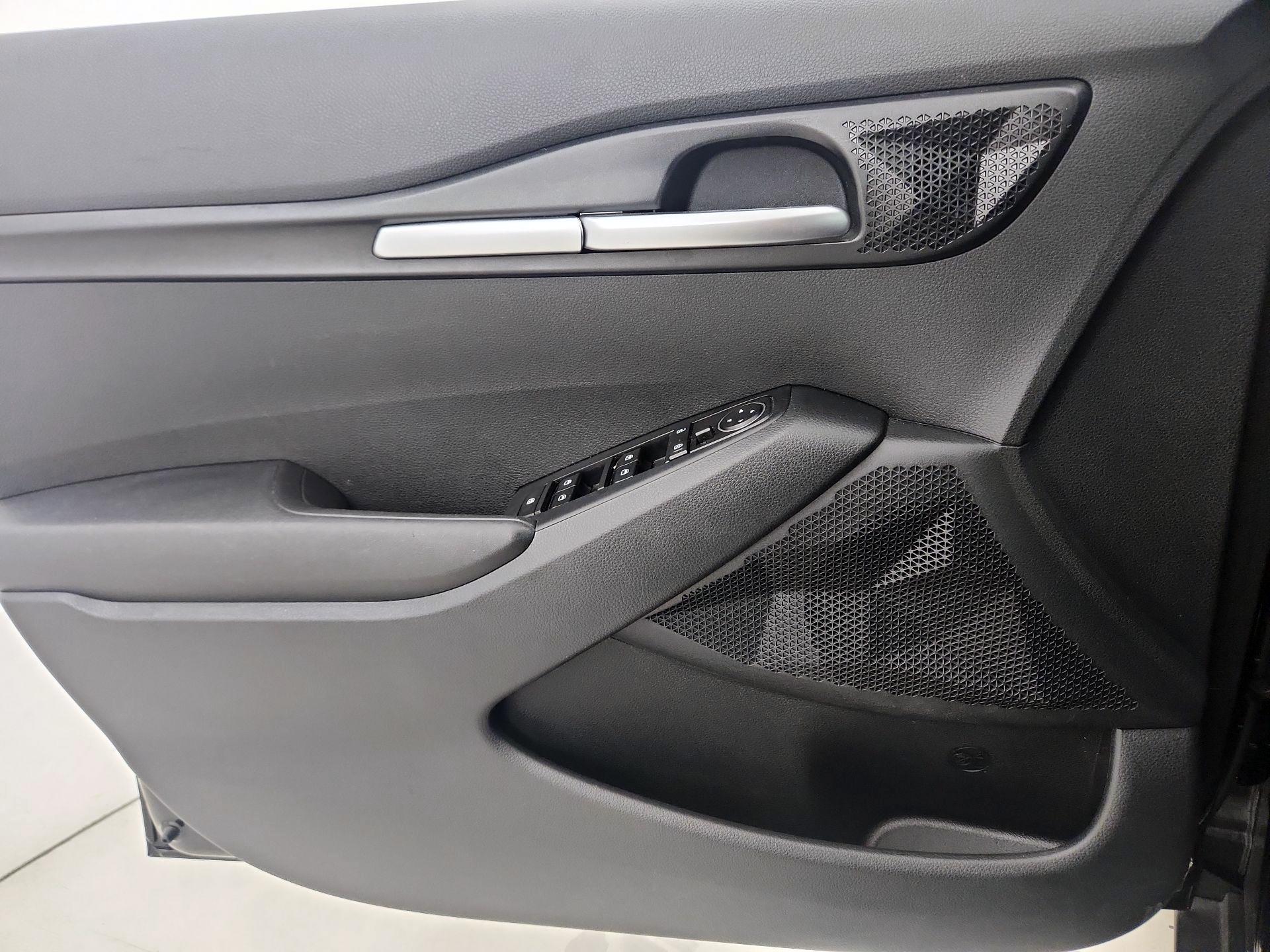 Thumbnail: 2023 Kia Seltos - 12