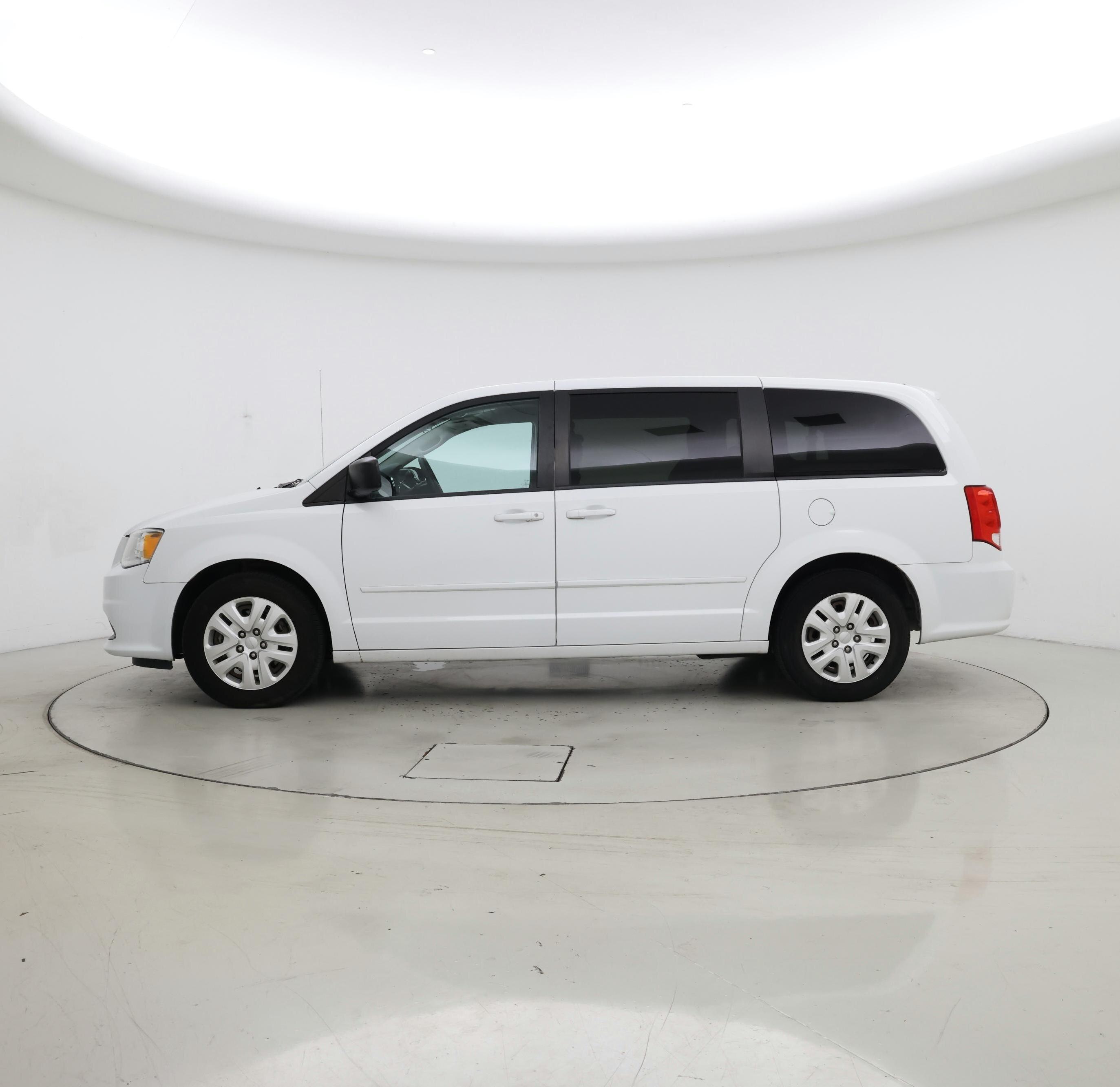 Thumbnail: 2017 Dodge Grand Caravan - 3