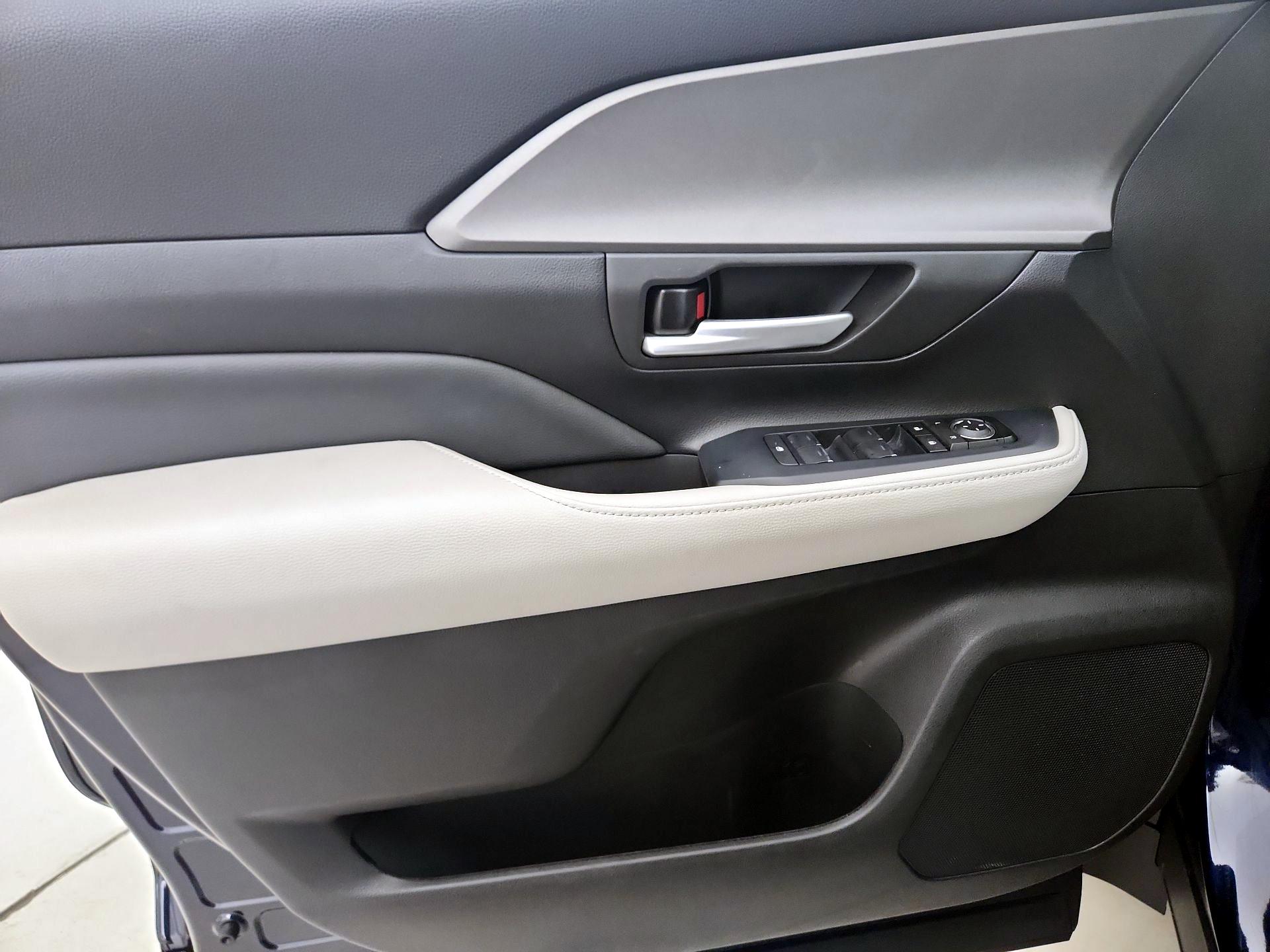 Thumbnail: 2024 Toyota Grand Highlander - 12