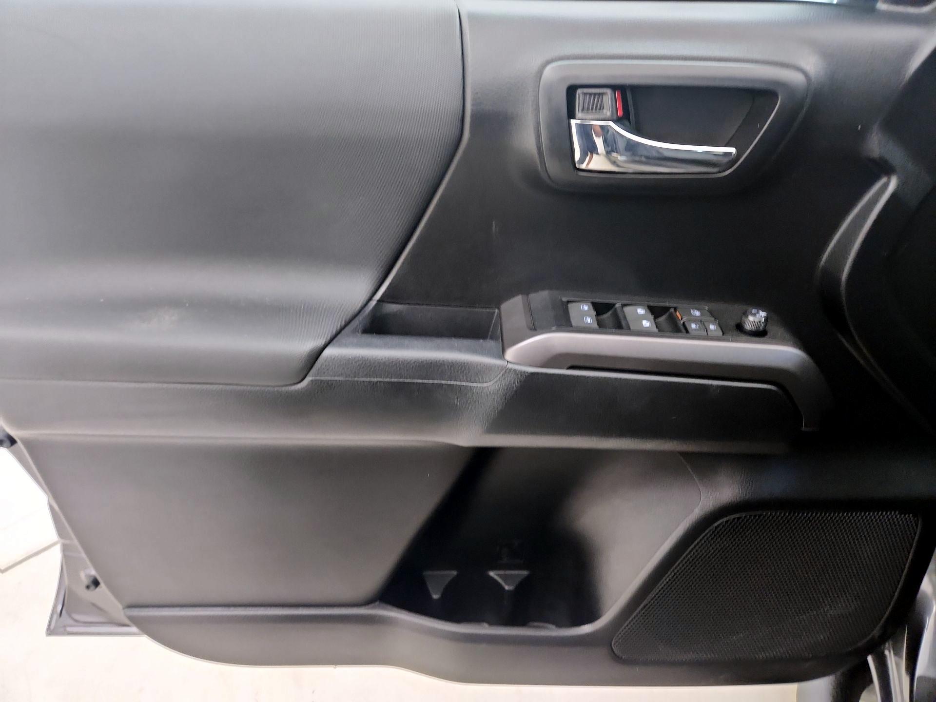 Thumbnail: 2021 Toyota Tacoma - 12