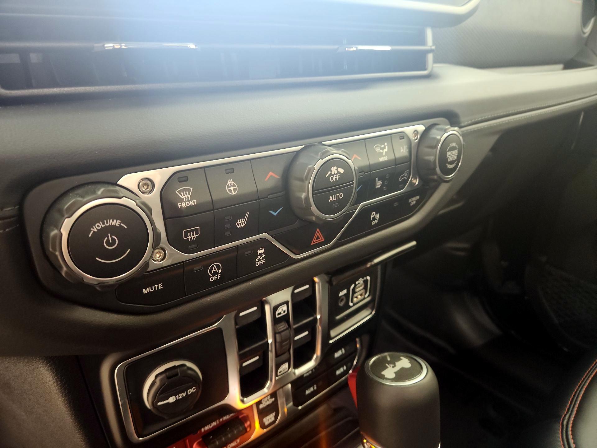 Thumbnail: 2025 Jeep Wrangler - 17