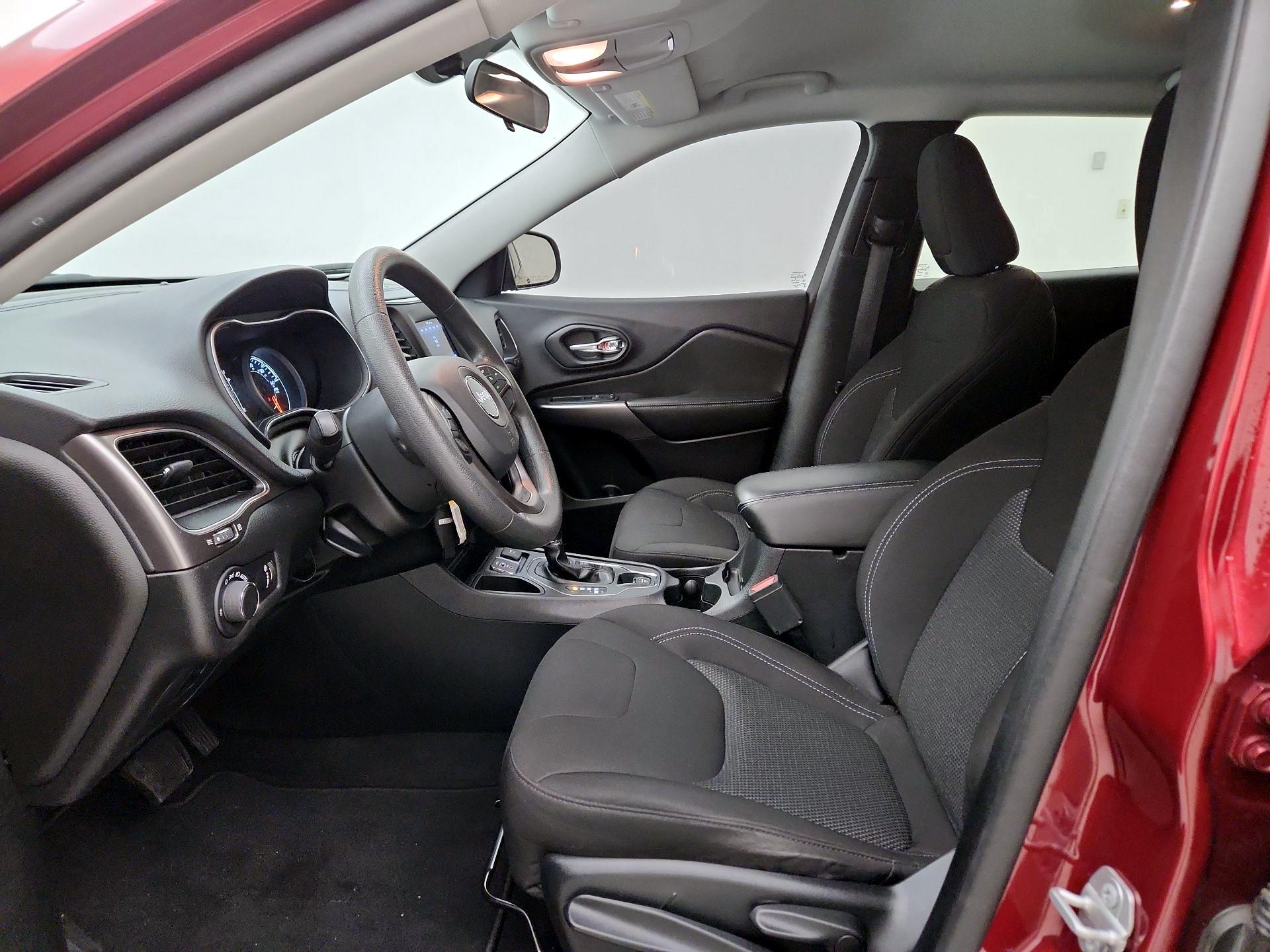 Thumbnail: 2020 Jeep Cherokee - 11