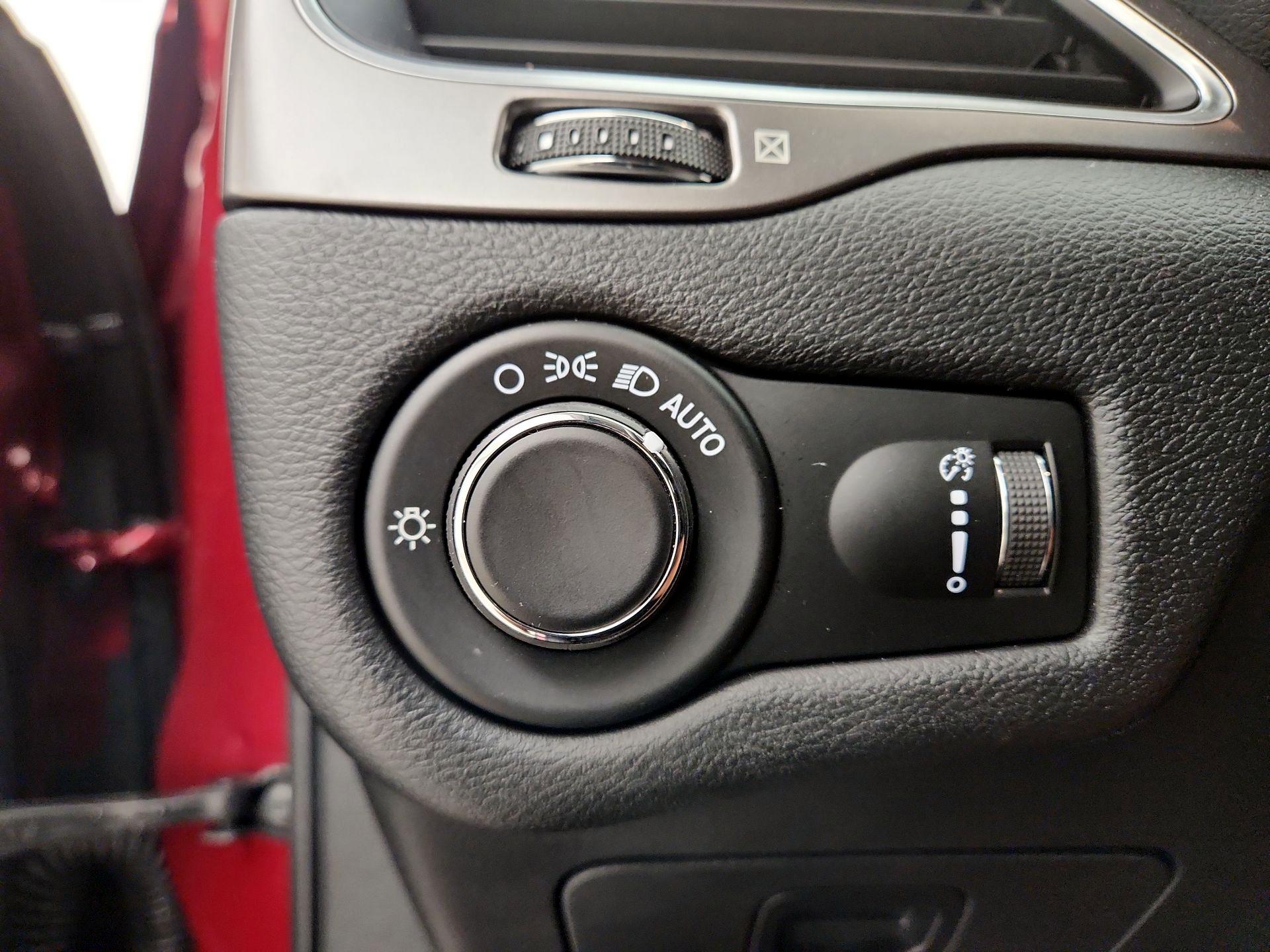 Thumbnail: 2020 Jeep Cherokee - 13