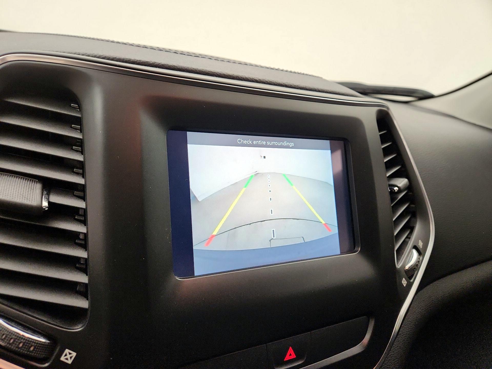 Thumbnail: 2020 Jeep Cherokee - 14