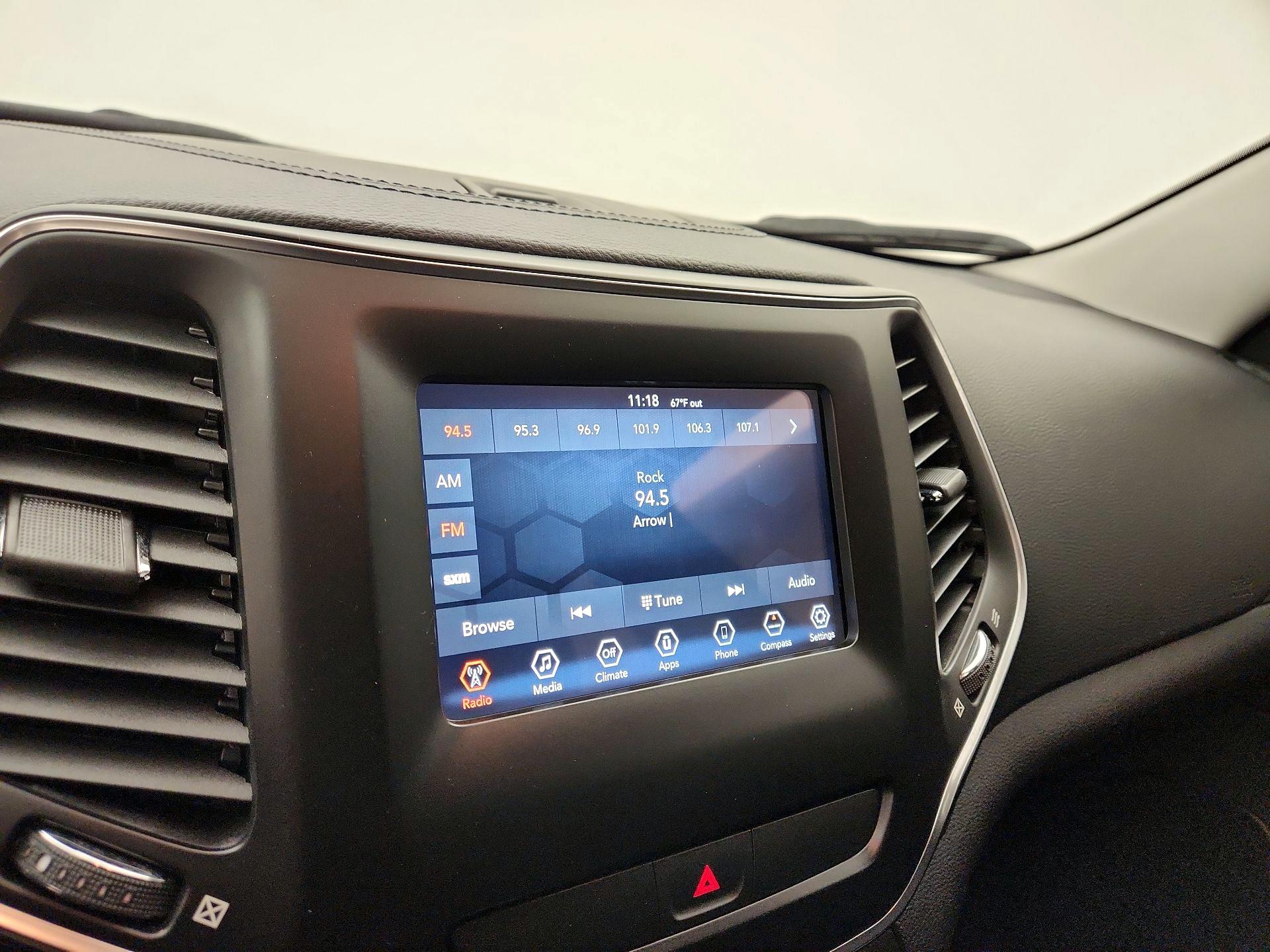 Thumbnail: 2020 Jeep Cherokee - 15