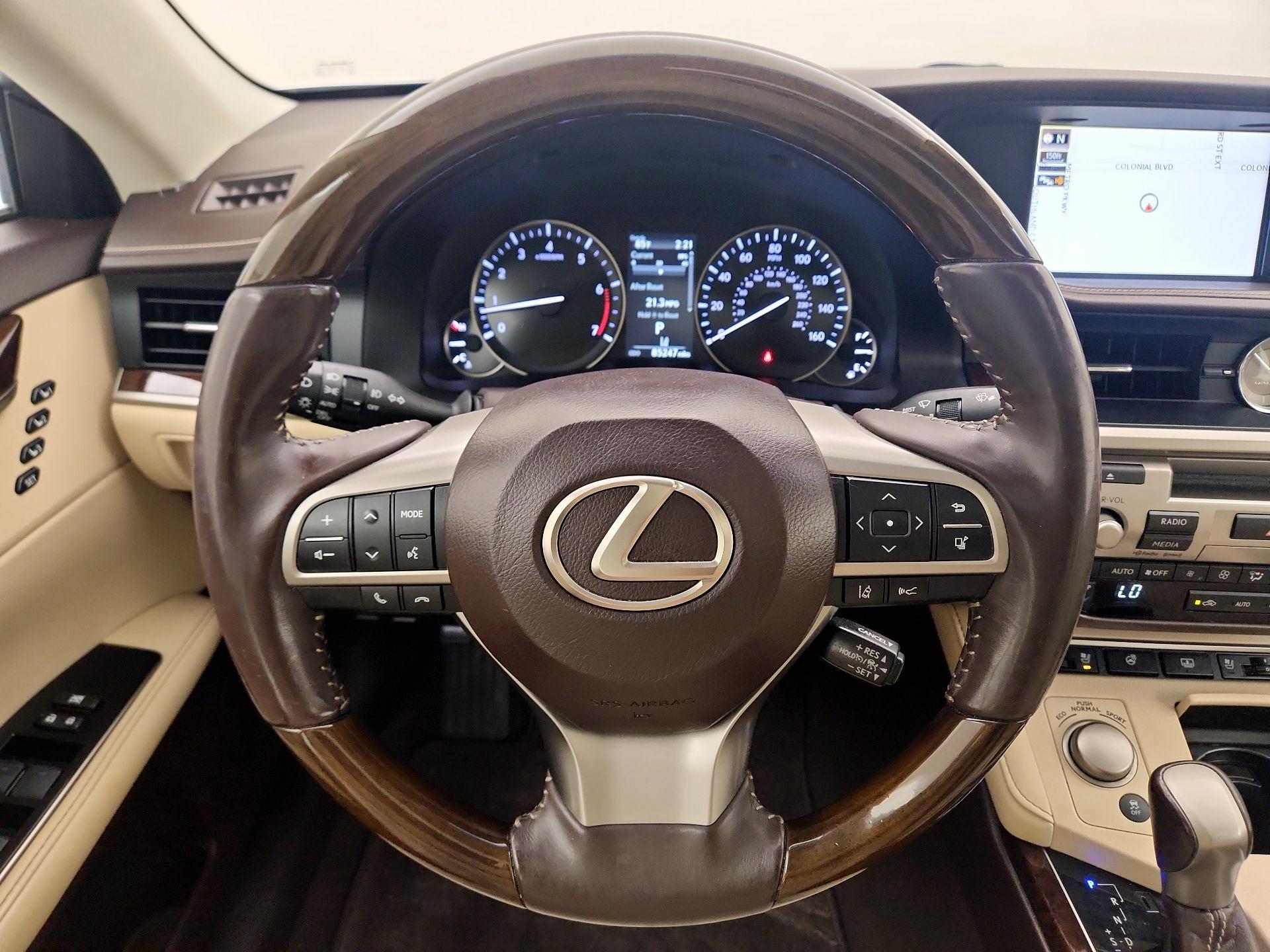 Thumbnail: 2017 Lexus ES - 10
