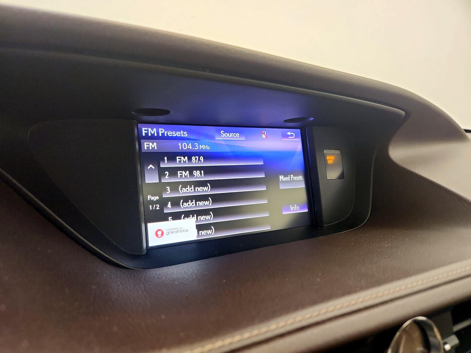 Thumbnail: 2017 Lexus ES - 16