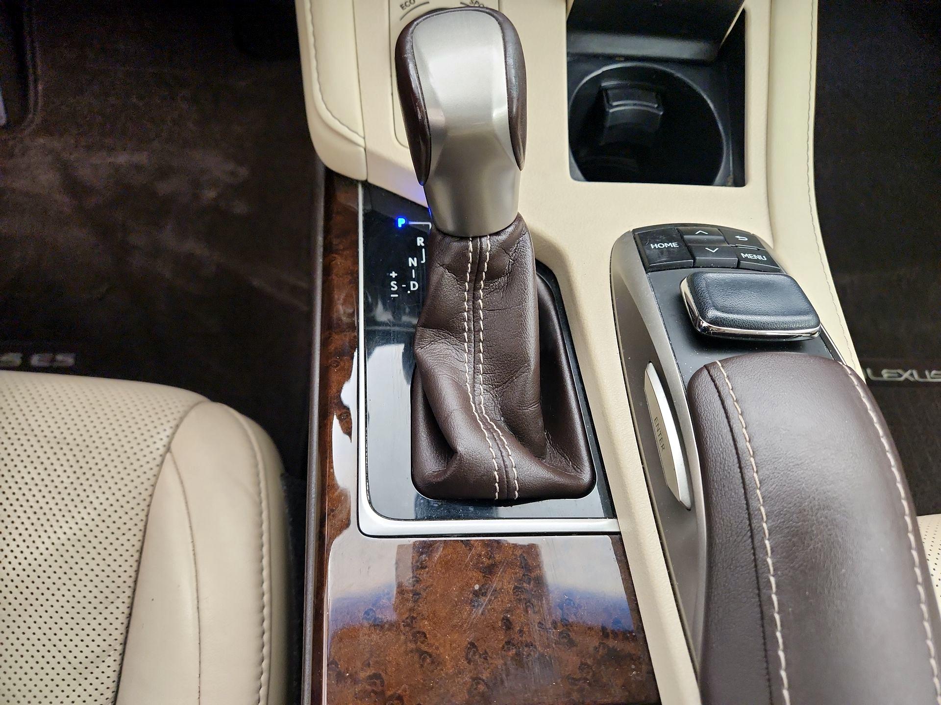 Thumbnail: 2017 Lexus ES - 18