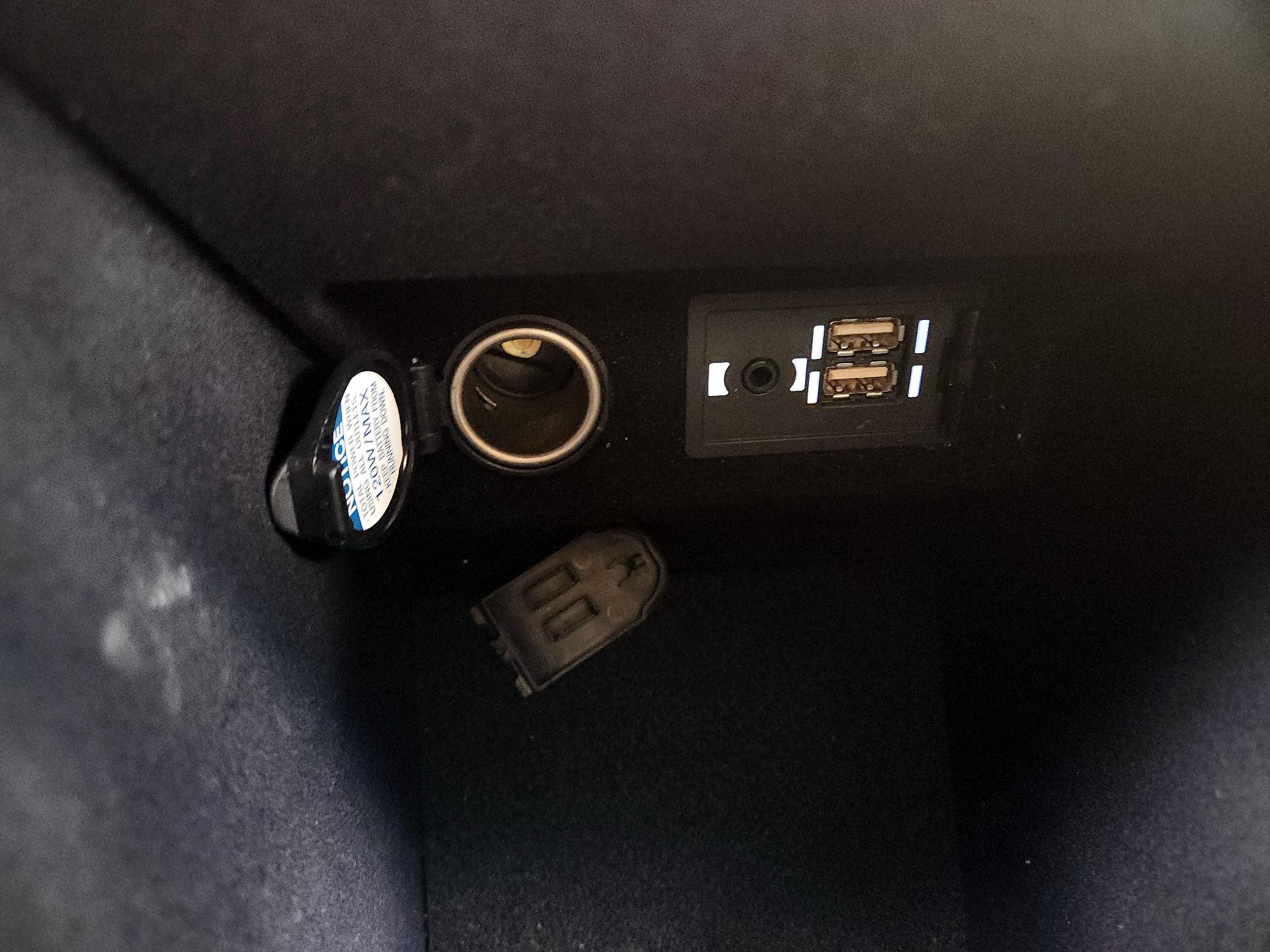 Thumbnail: 2017 Lexus ES - 19