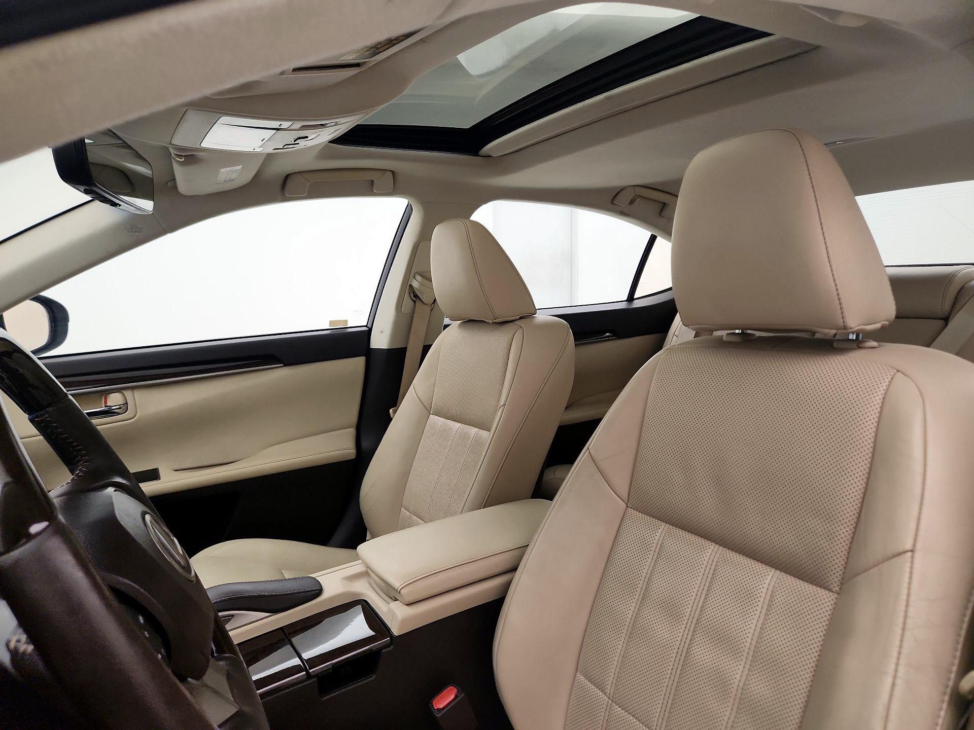 Thumbnail: 2017 Lexus ES - 20