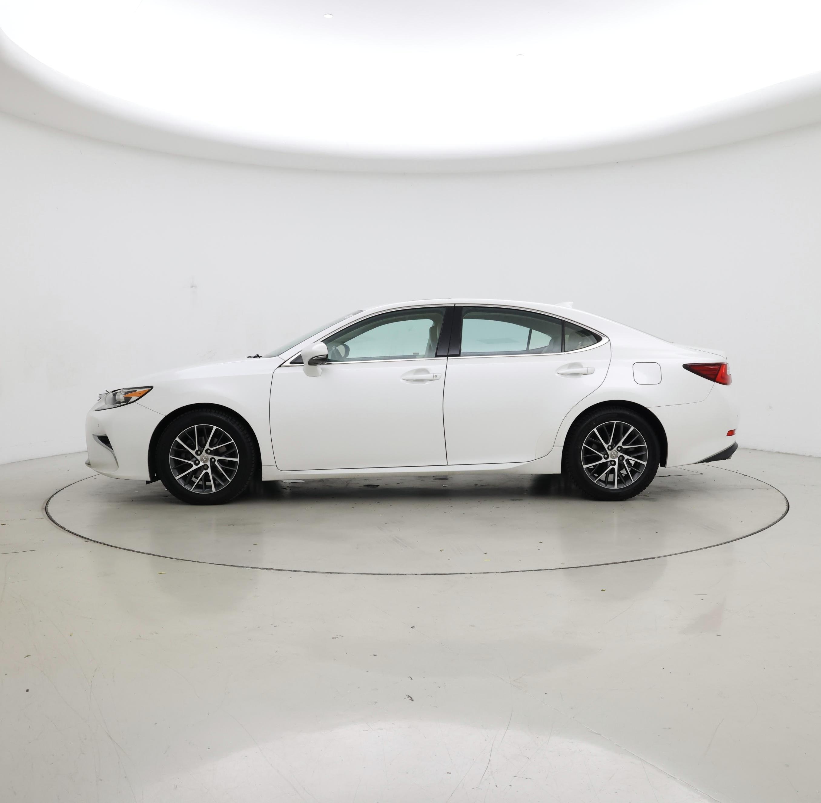 Thumbnail: 2017 Lexus ES - 3