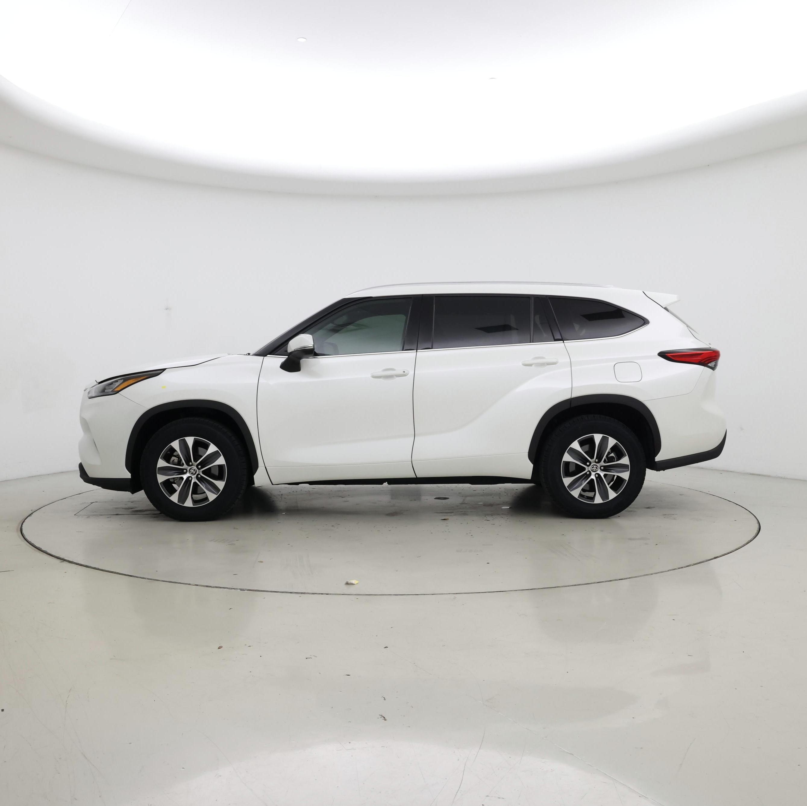 Thumbnail: 2020 Toyota Highlander - 3