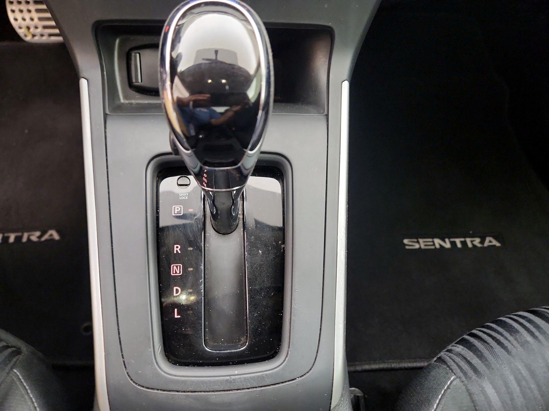 Thumbnail: 2019 Nissan Sentra - 17