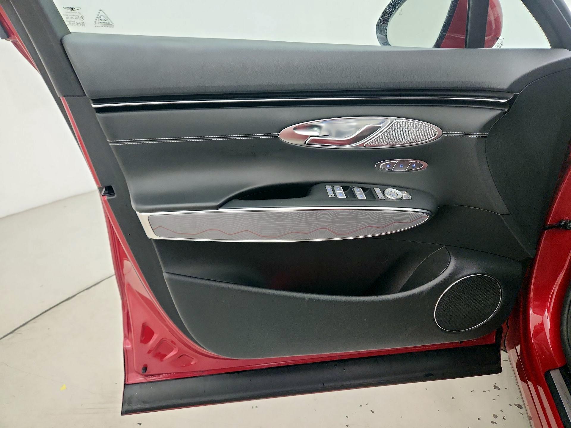 Thumbnail: 2024 Genesis GV70 - 12