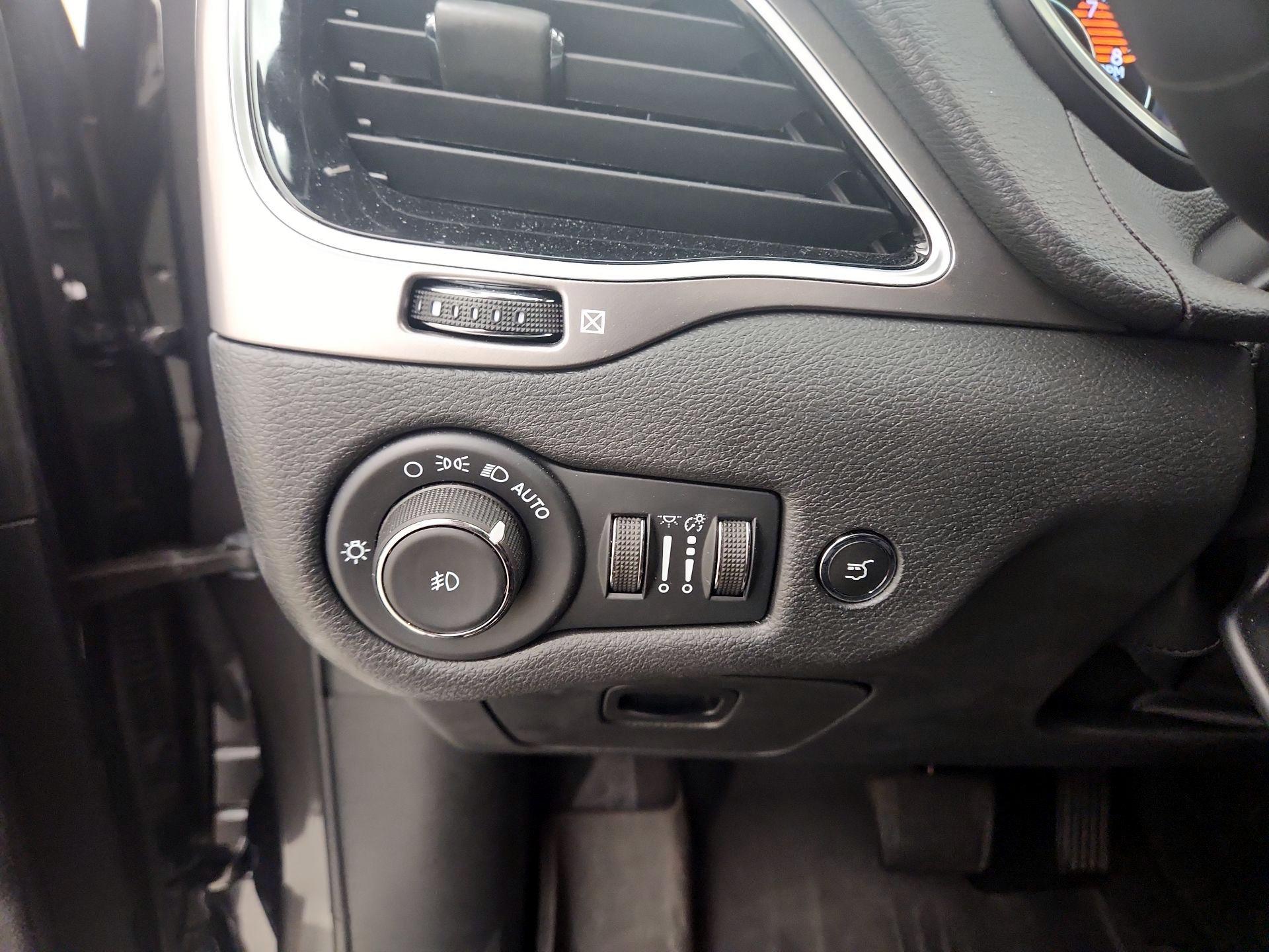 Thumbnail: 2022 Jeep Cherokee - 13