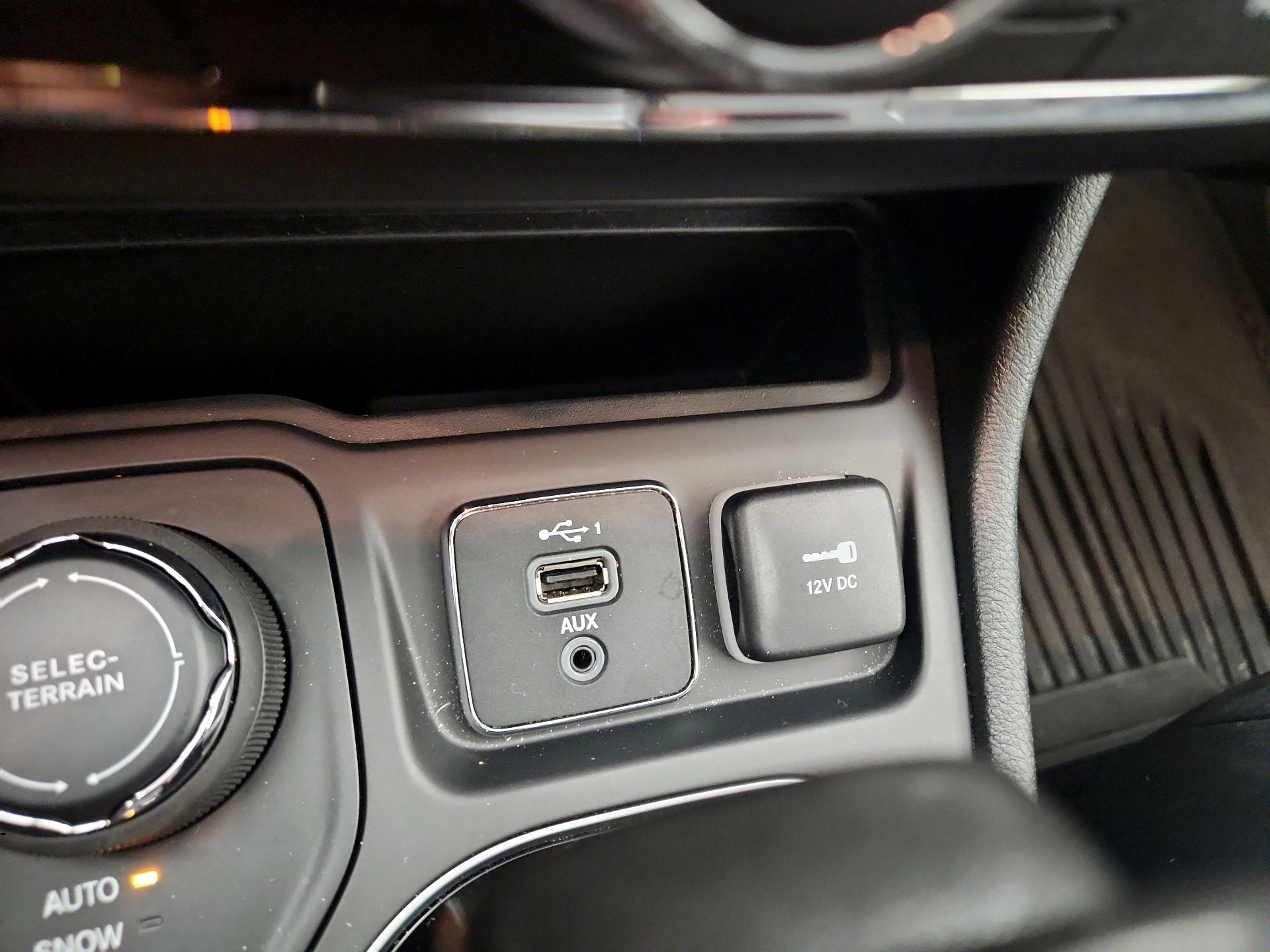 Thumbnail: 2022 Jeep Cherokee - 18