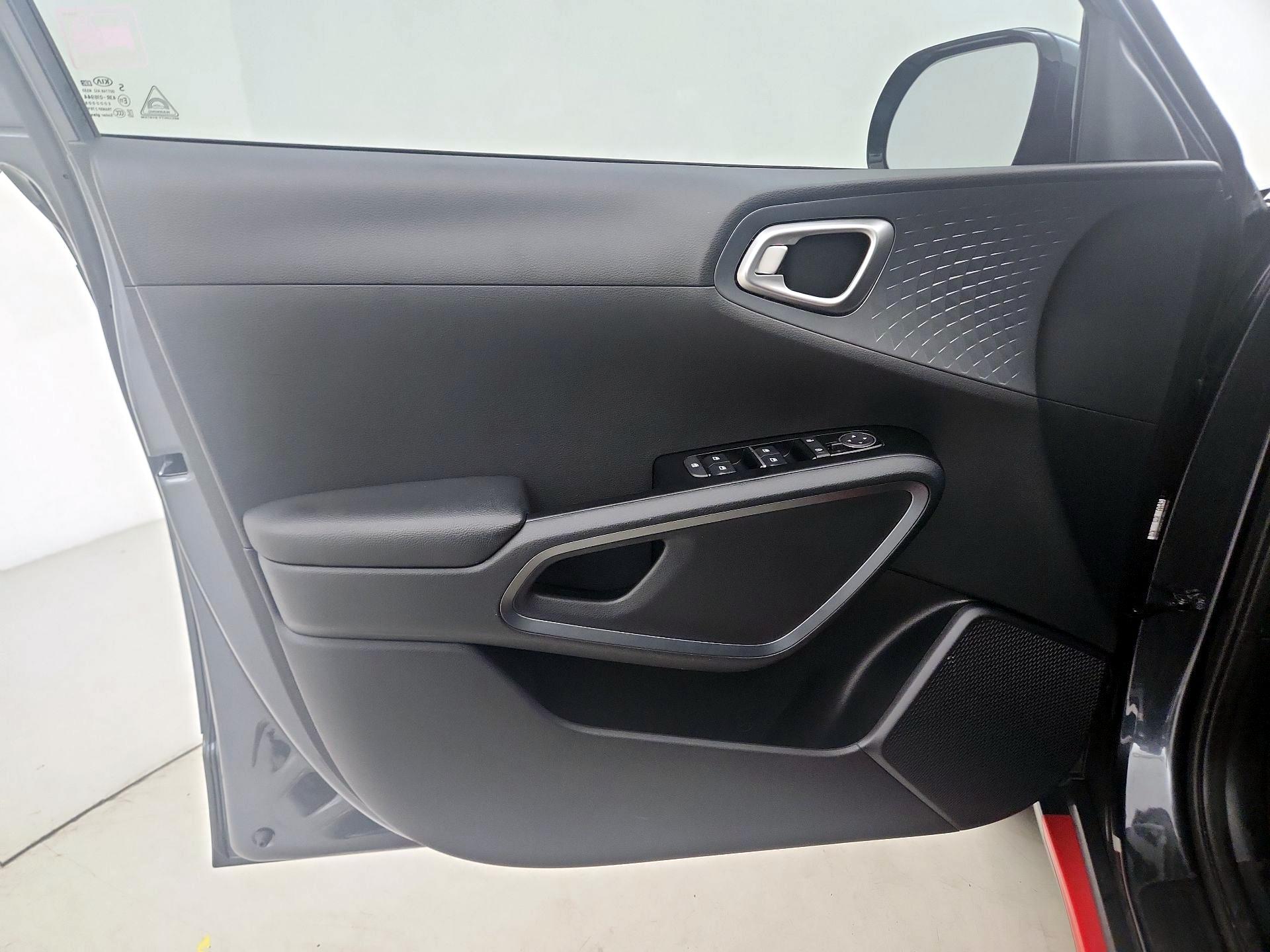 Thumbnail: 2020 Kia Soul - 12