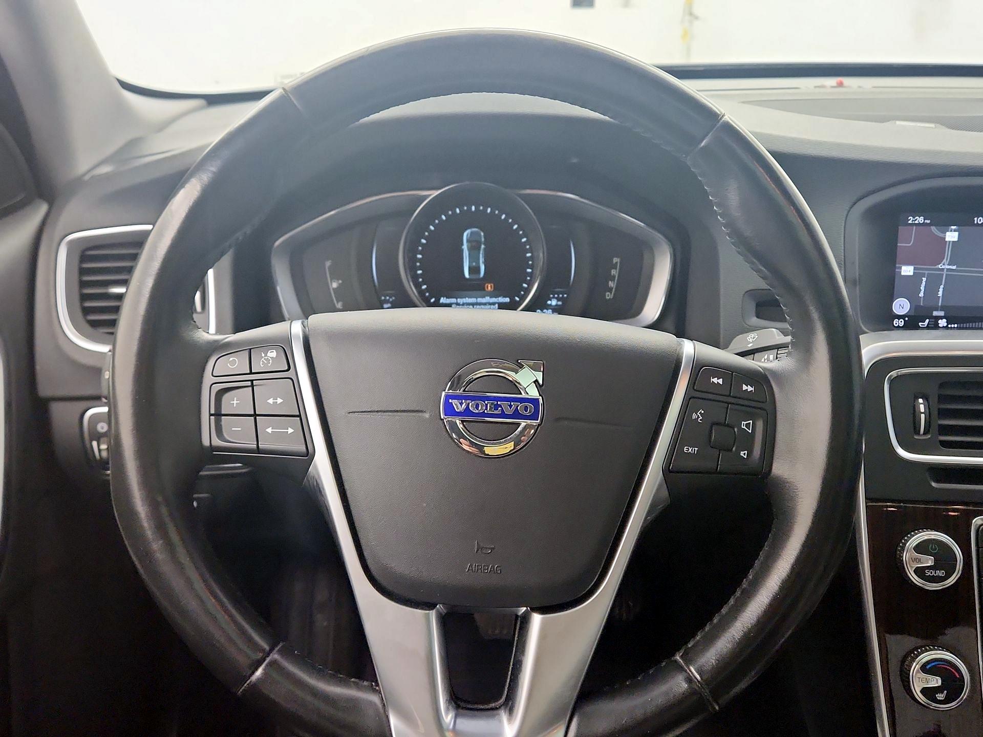 Thumbnail: 2017 Volvo S60 - 10