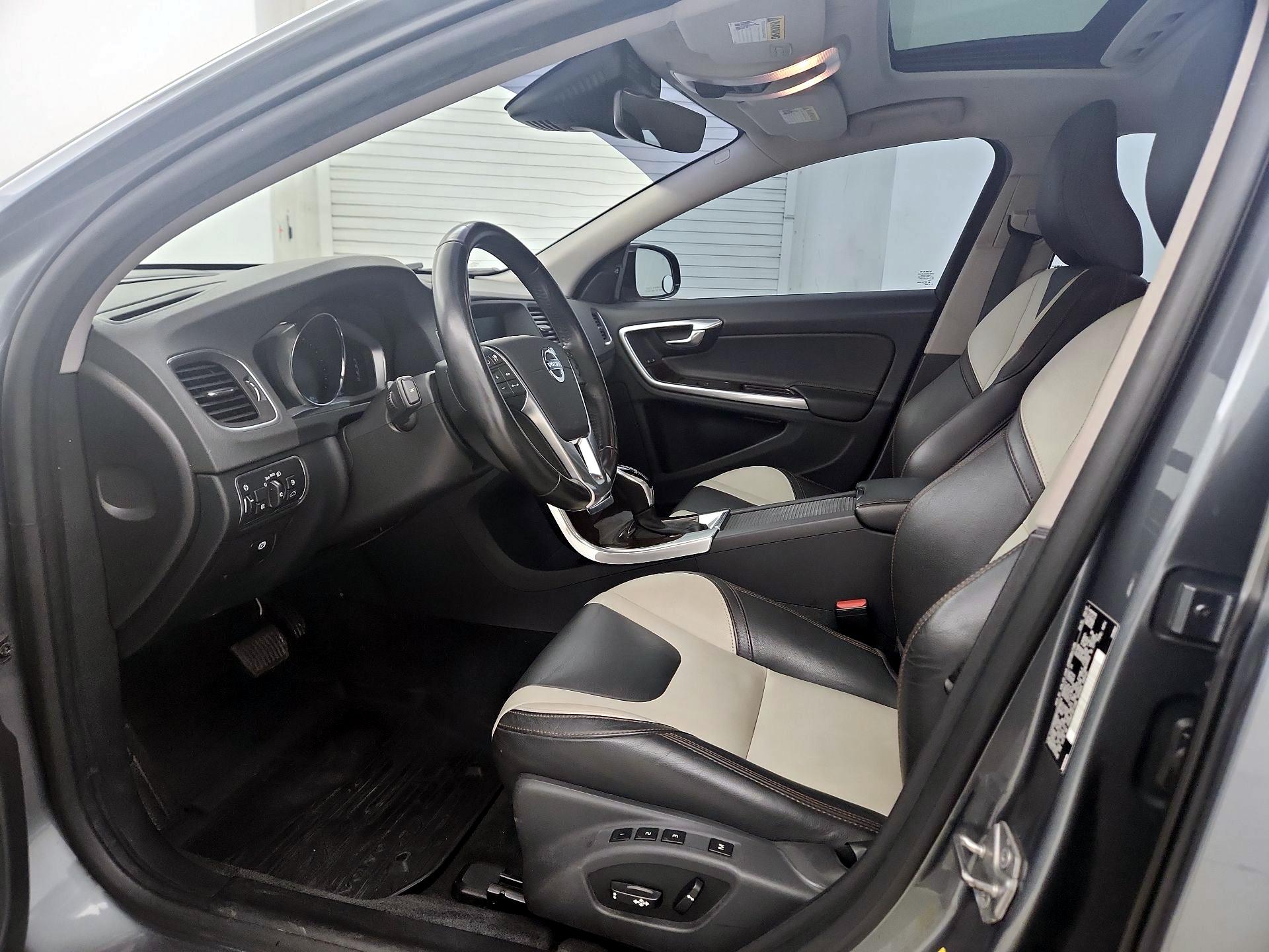 Thumbnail: 2017 Volvo S60 - 11