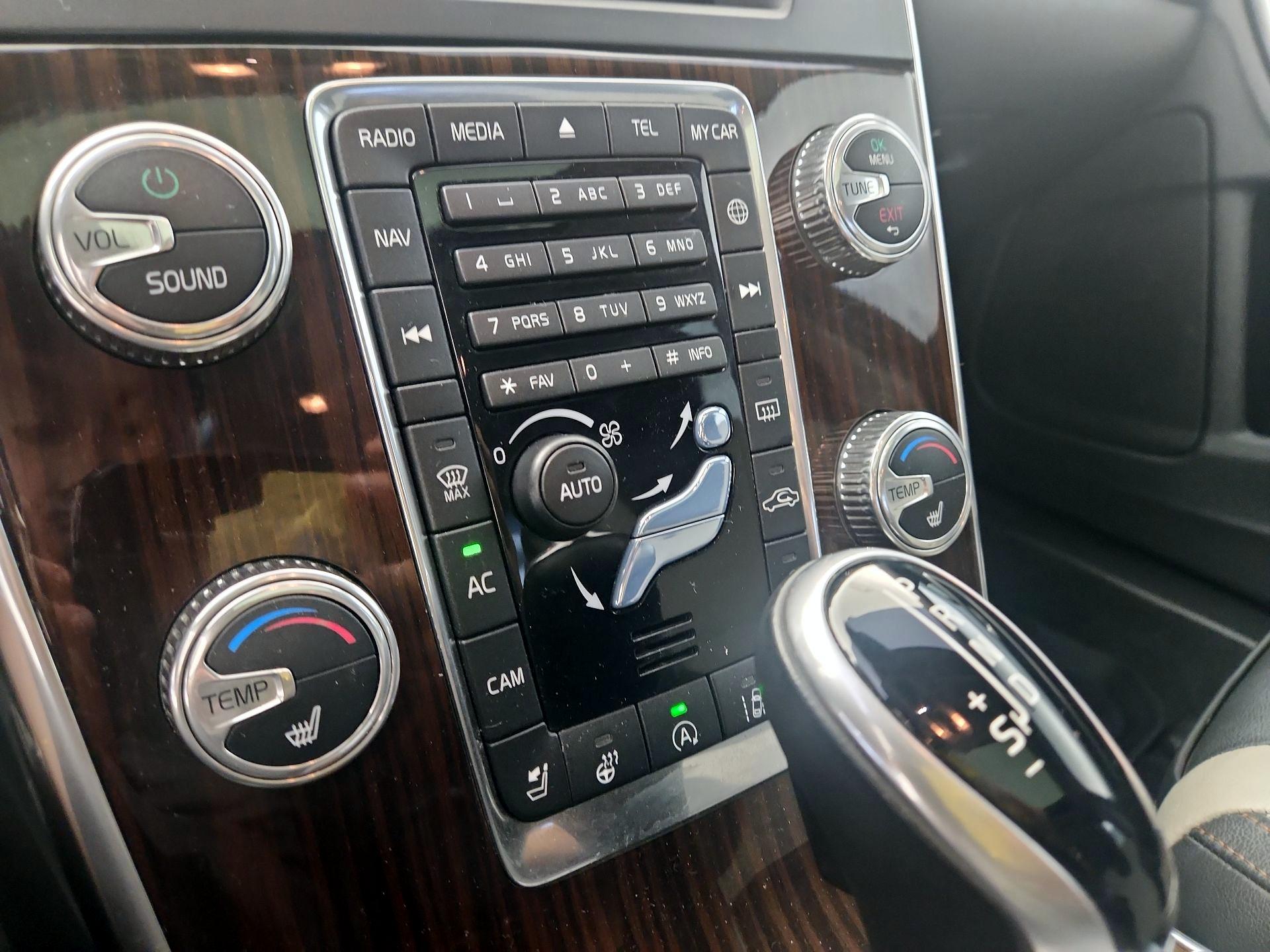 Thumbnail: 2017 Volvo S60 - 17