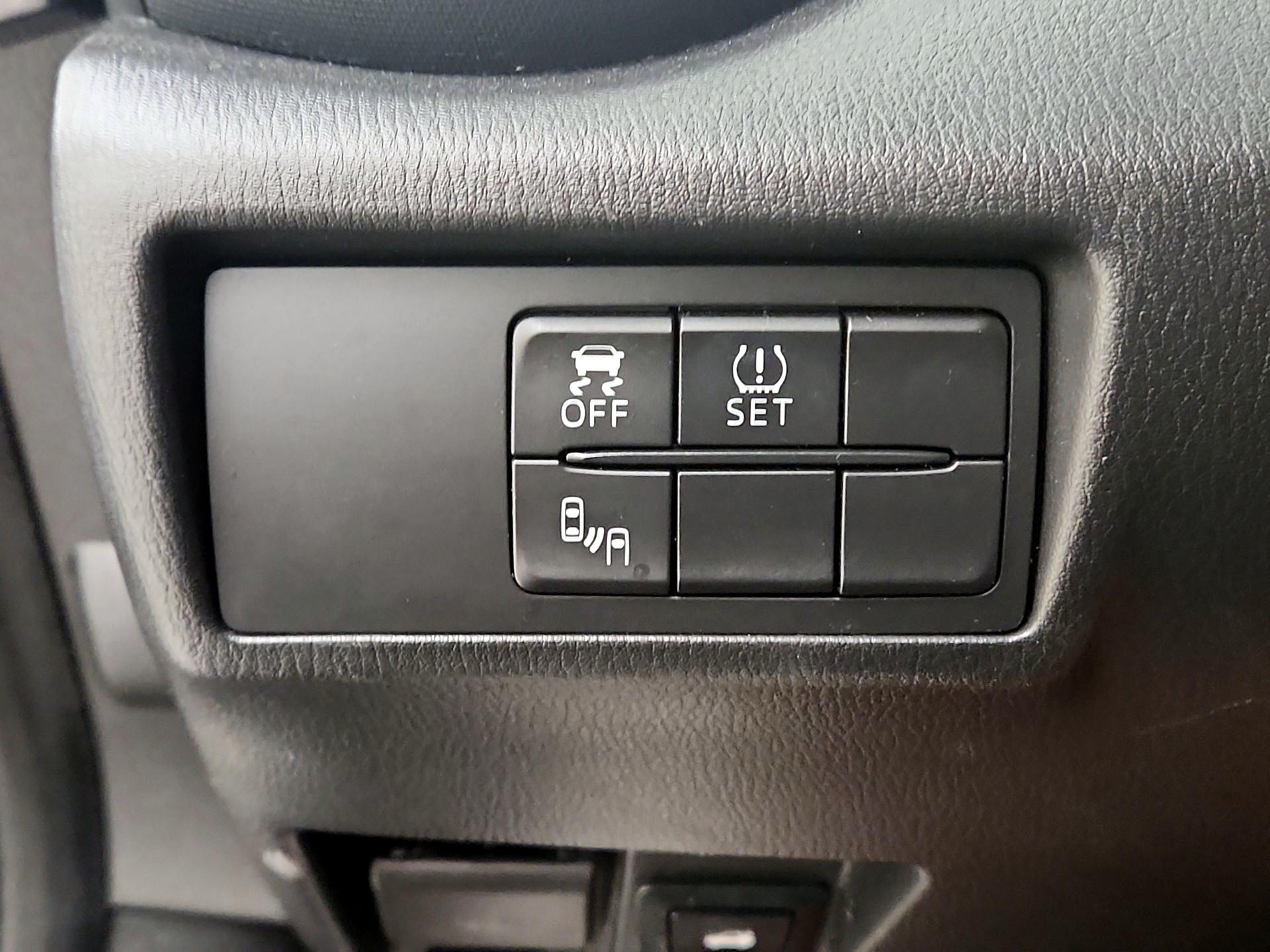 Thumbnail: 2017 Mazda MX-5 Miata - 13