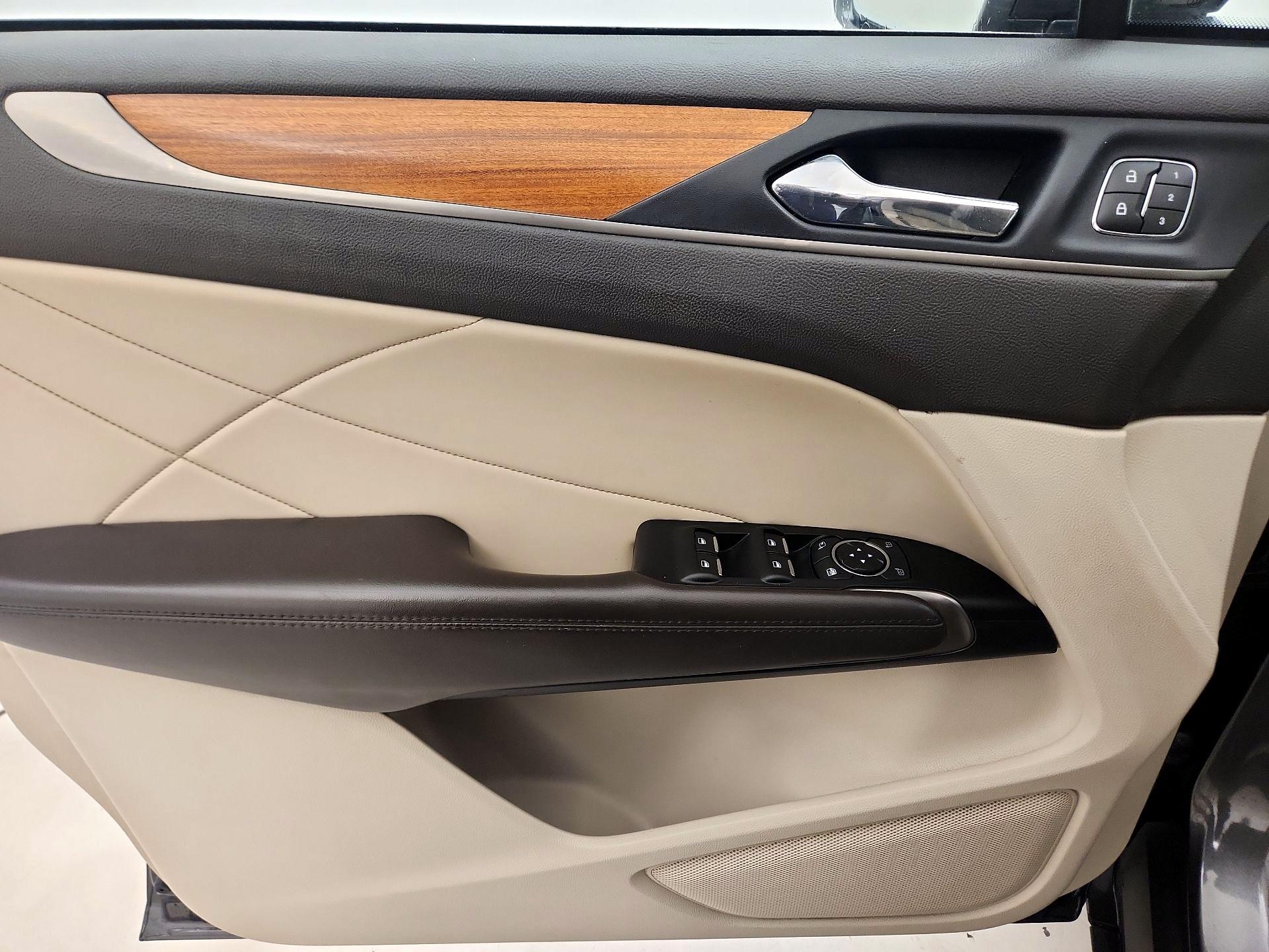 Thumbnail: 2019 Lincoln MKC - 12