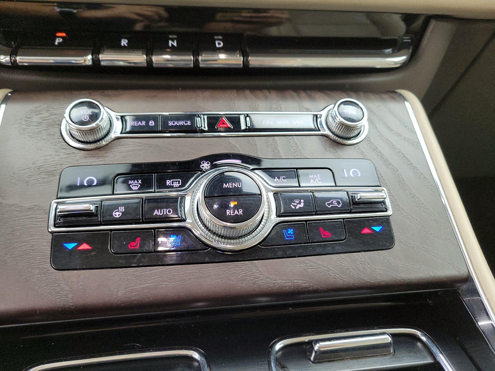 Thumbnail: 2020 Lincoln Aviator - 17