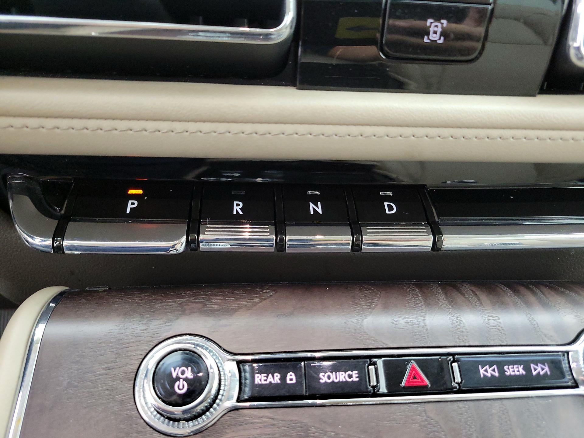 Thumbnail: 2020 Lincoln Aviator - 18