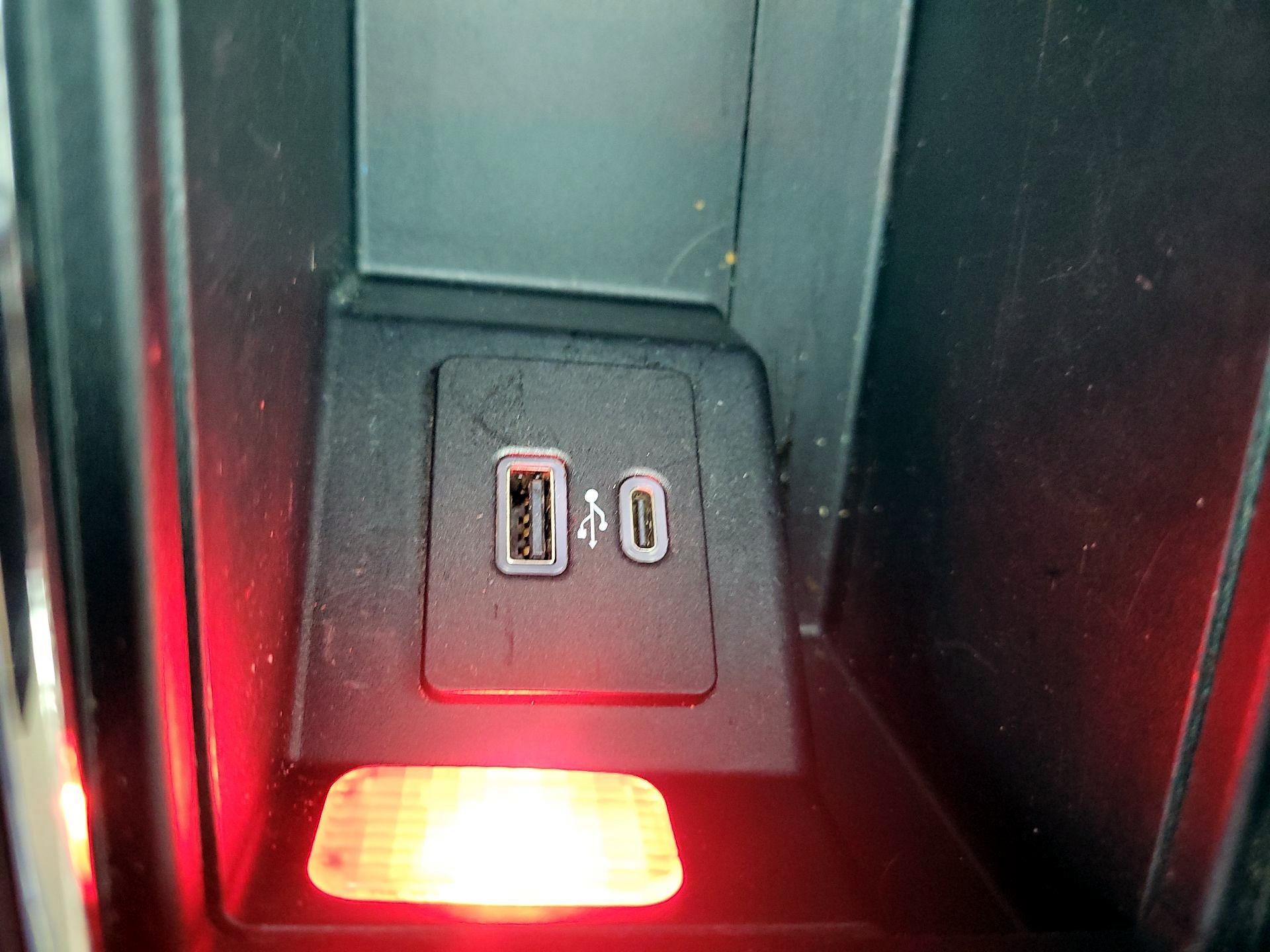 Thumbnail: 2020 Lincoln Aviator - 19