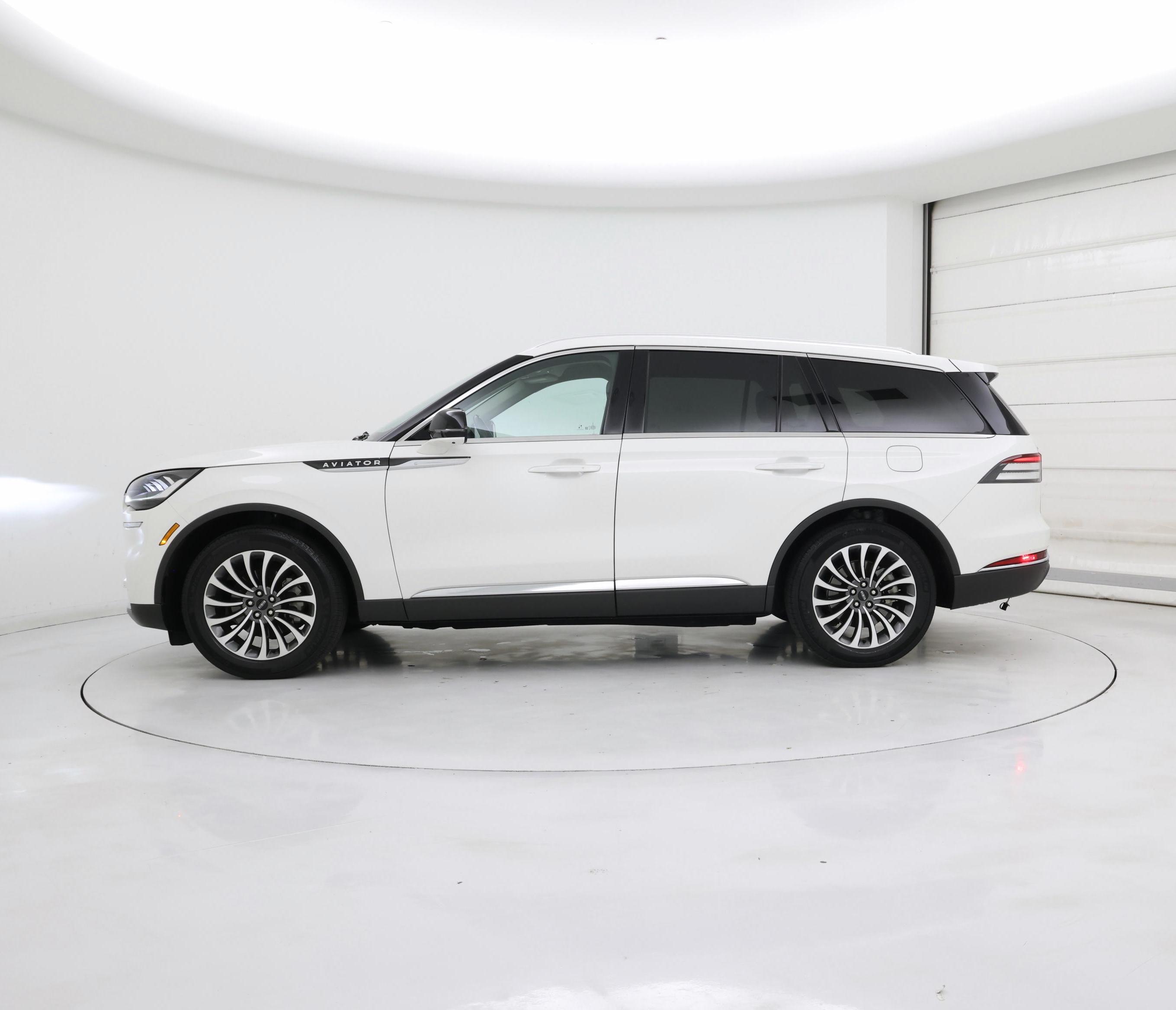 Thumbnail: 2020 Lincoln Aviator - 3