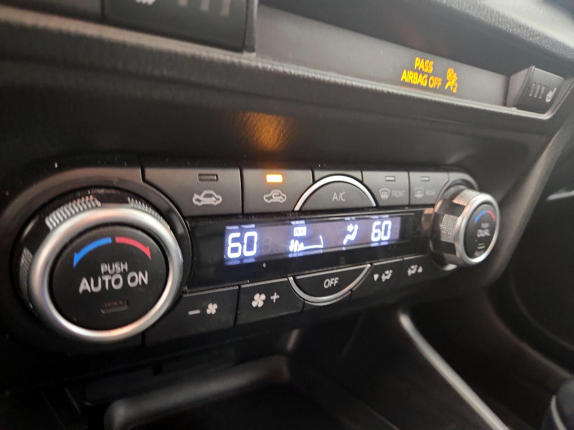 Thumbnail: 2018 Mazda Mazda3 - 16