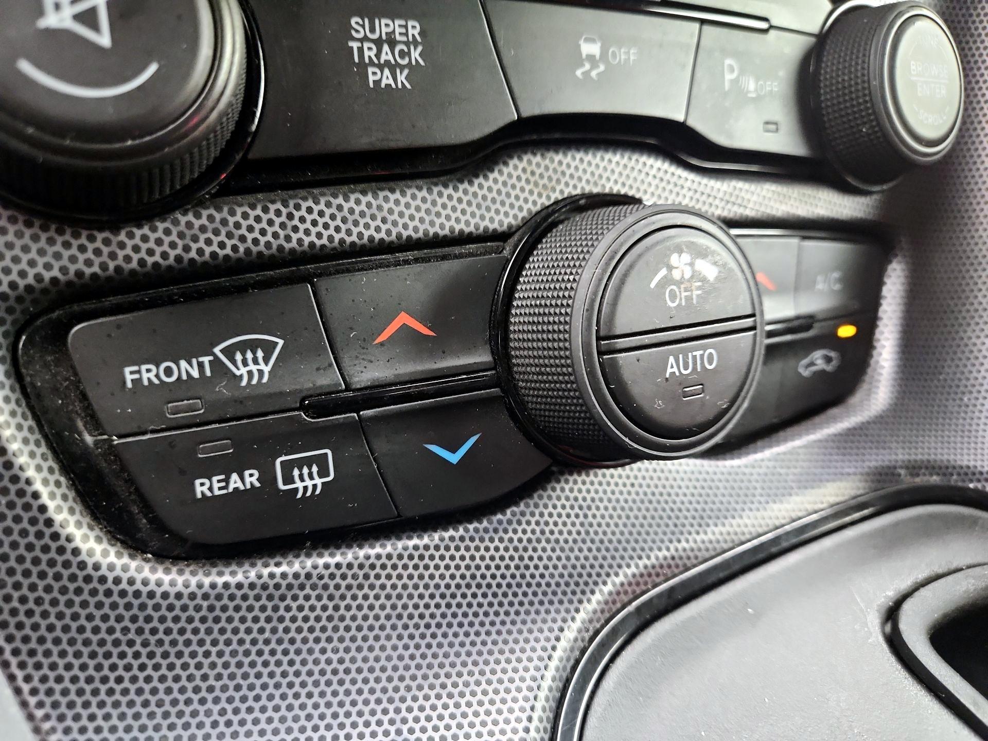 Thumbnail: 2016 Dodge Challenger - 17