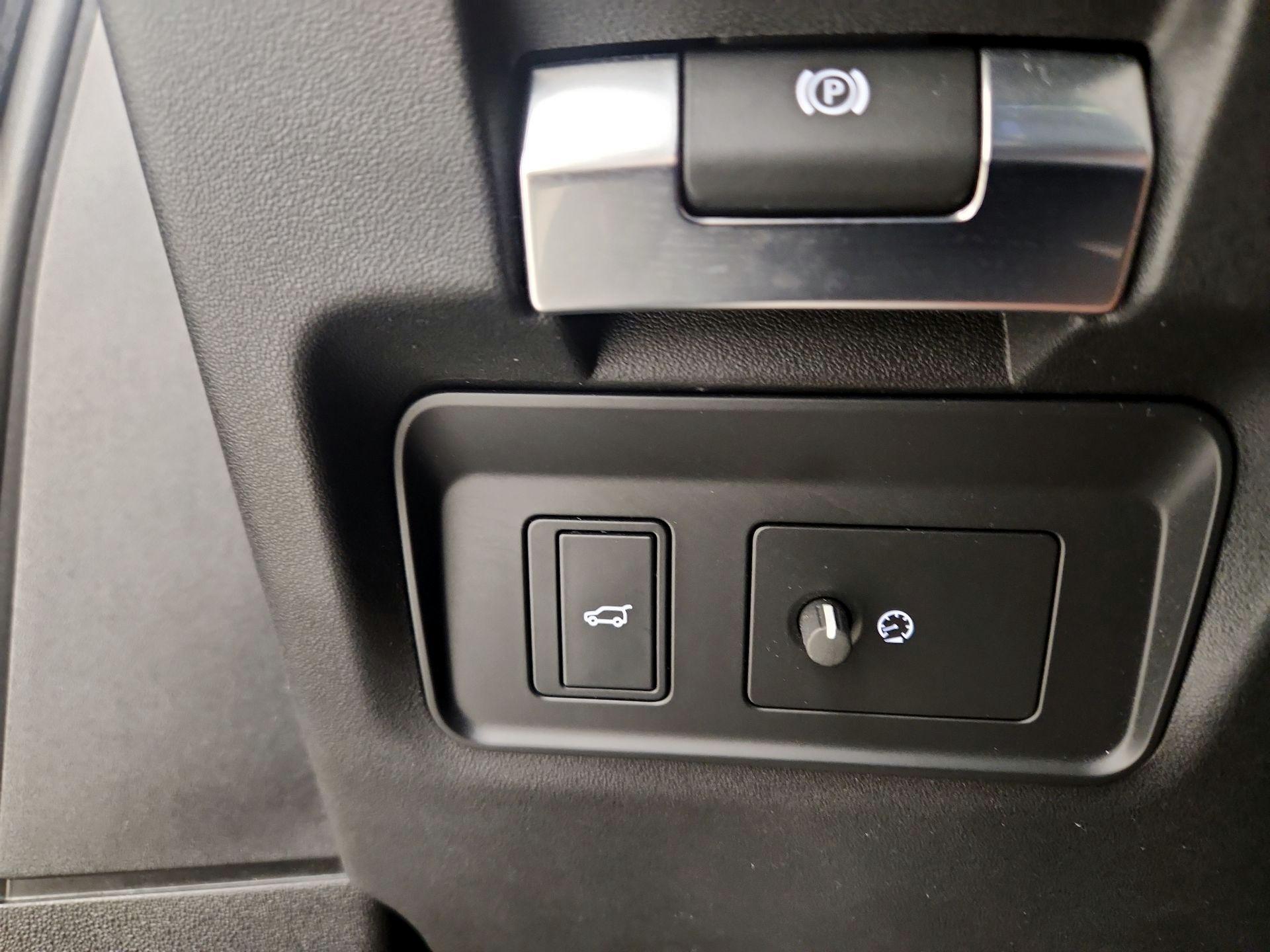 Thumbnail: 2021 Land Rover Range Rover Evoque - 13