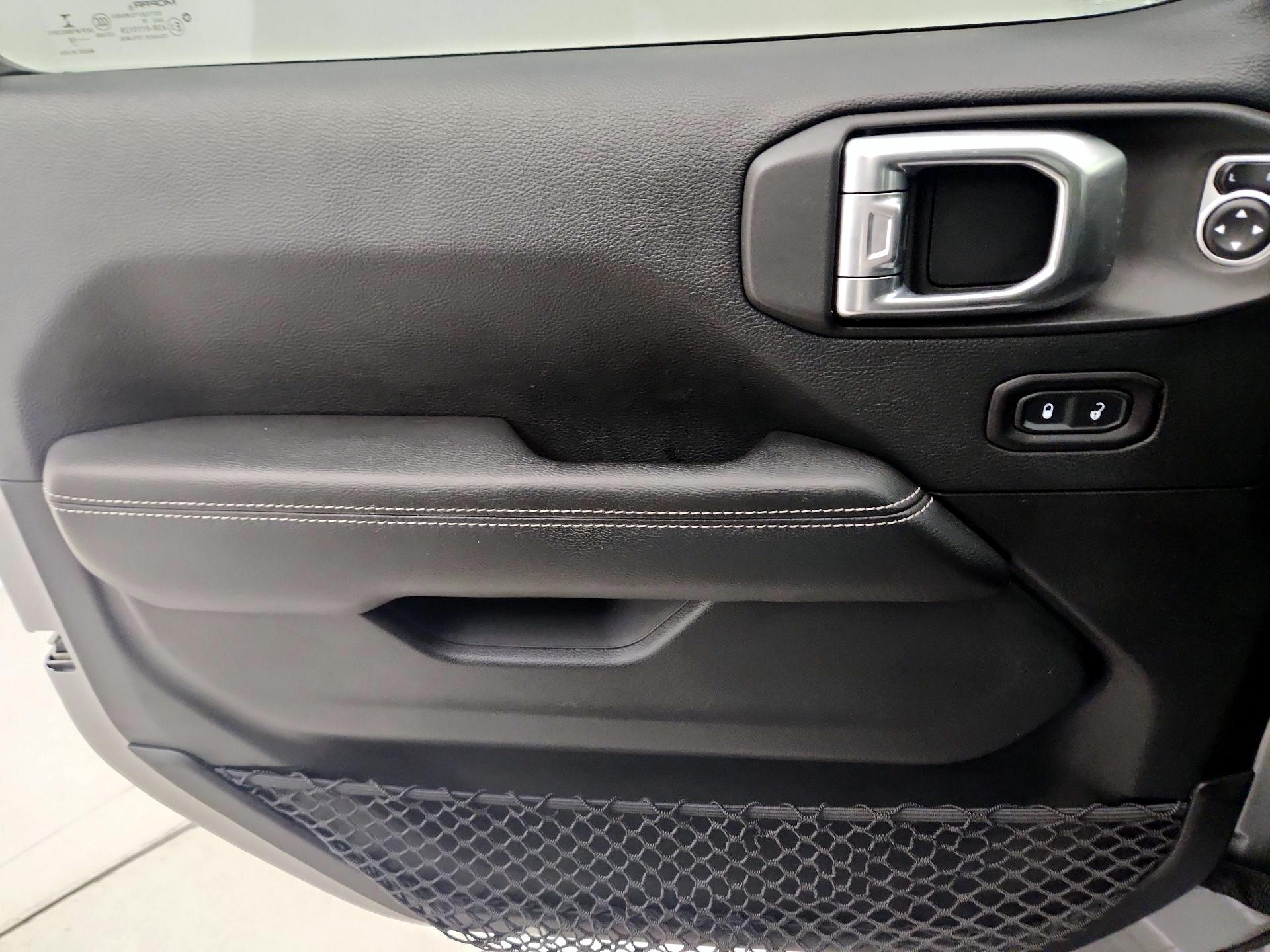 Thumbnail: 2018 Jeep Wrangler - 12