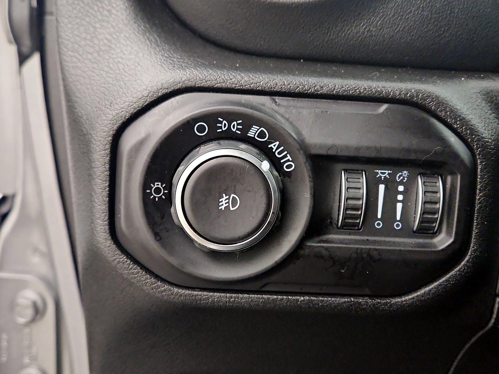 Thumbnail: 2018 Jeep Wrangler - 13