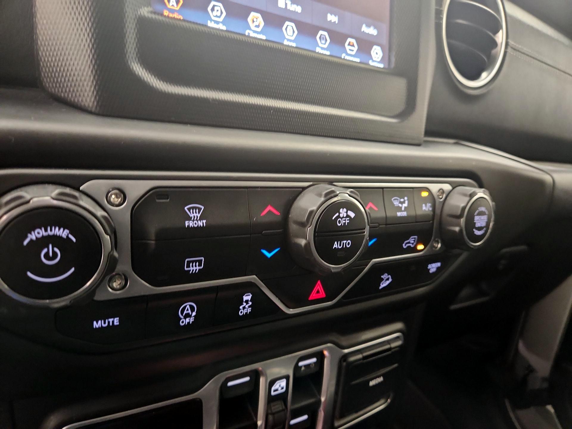 Thumbnail: 2018 Jeep Wrangler - 16