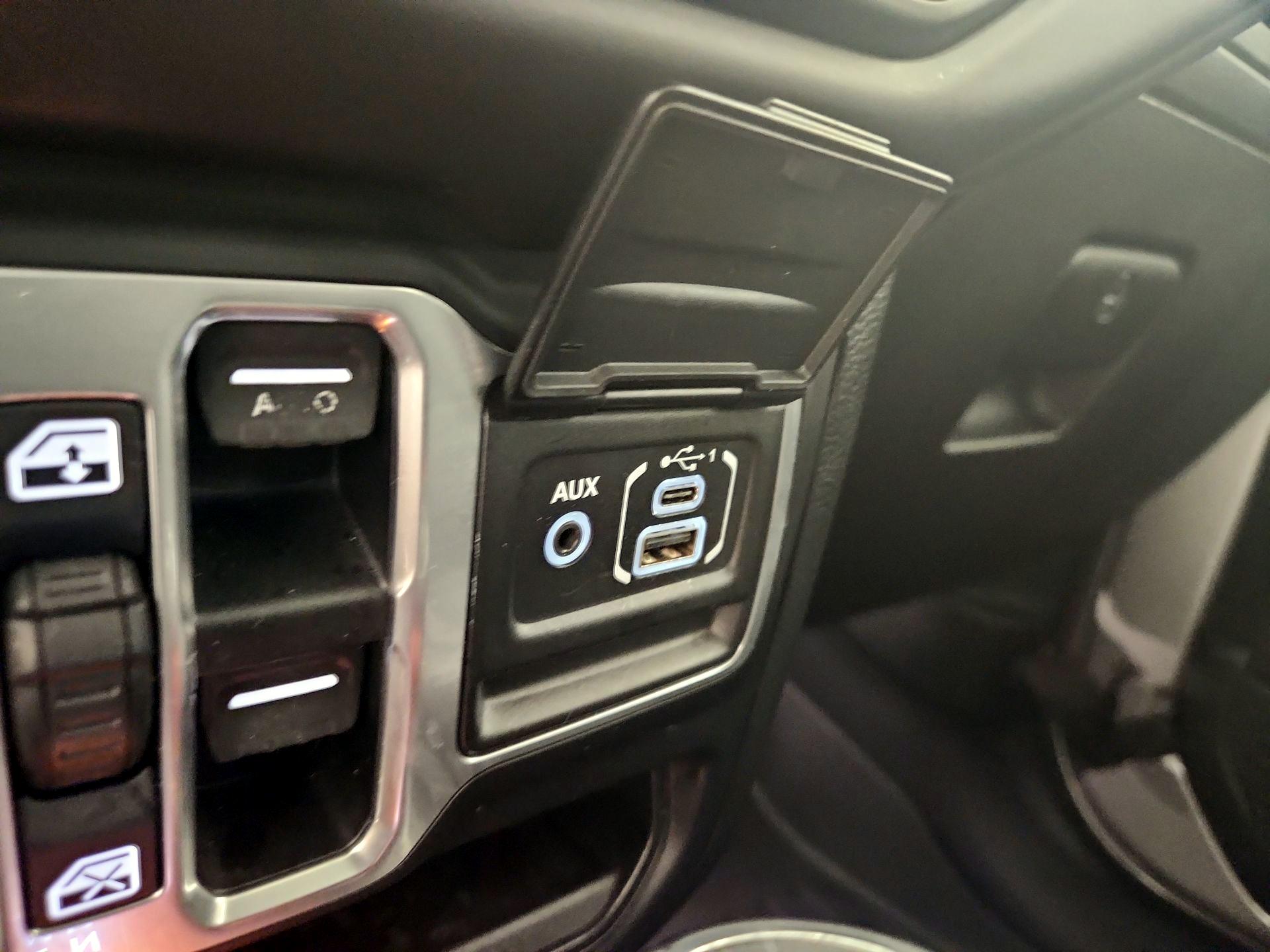 Thumbnail: 2018 Jeep Wrangler - 18