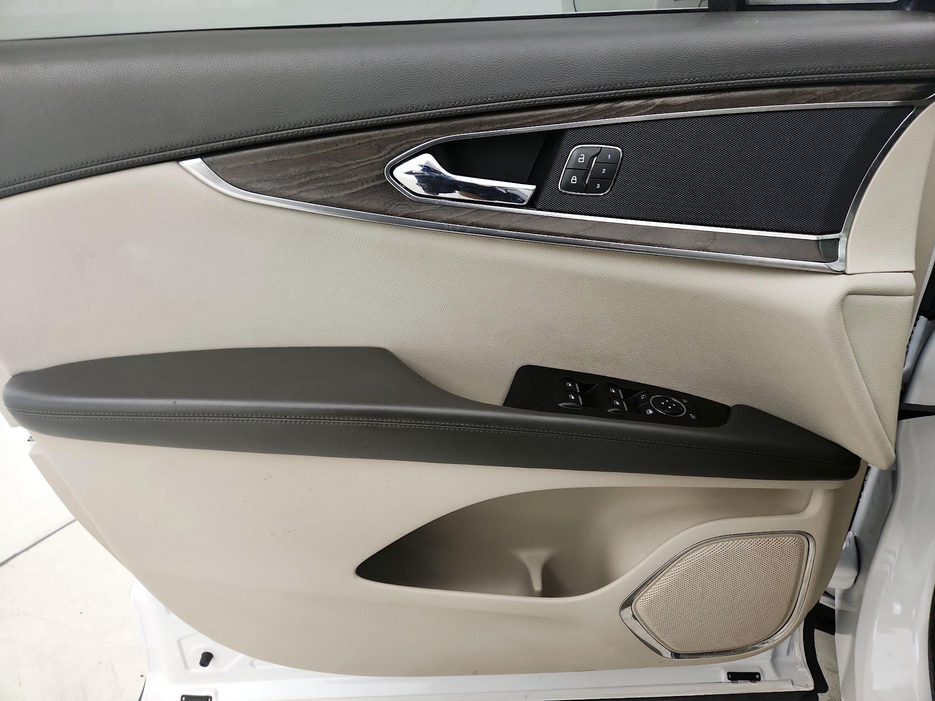 Thumbnail: 2019 Lincoln Nautilus - 12